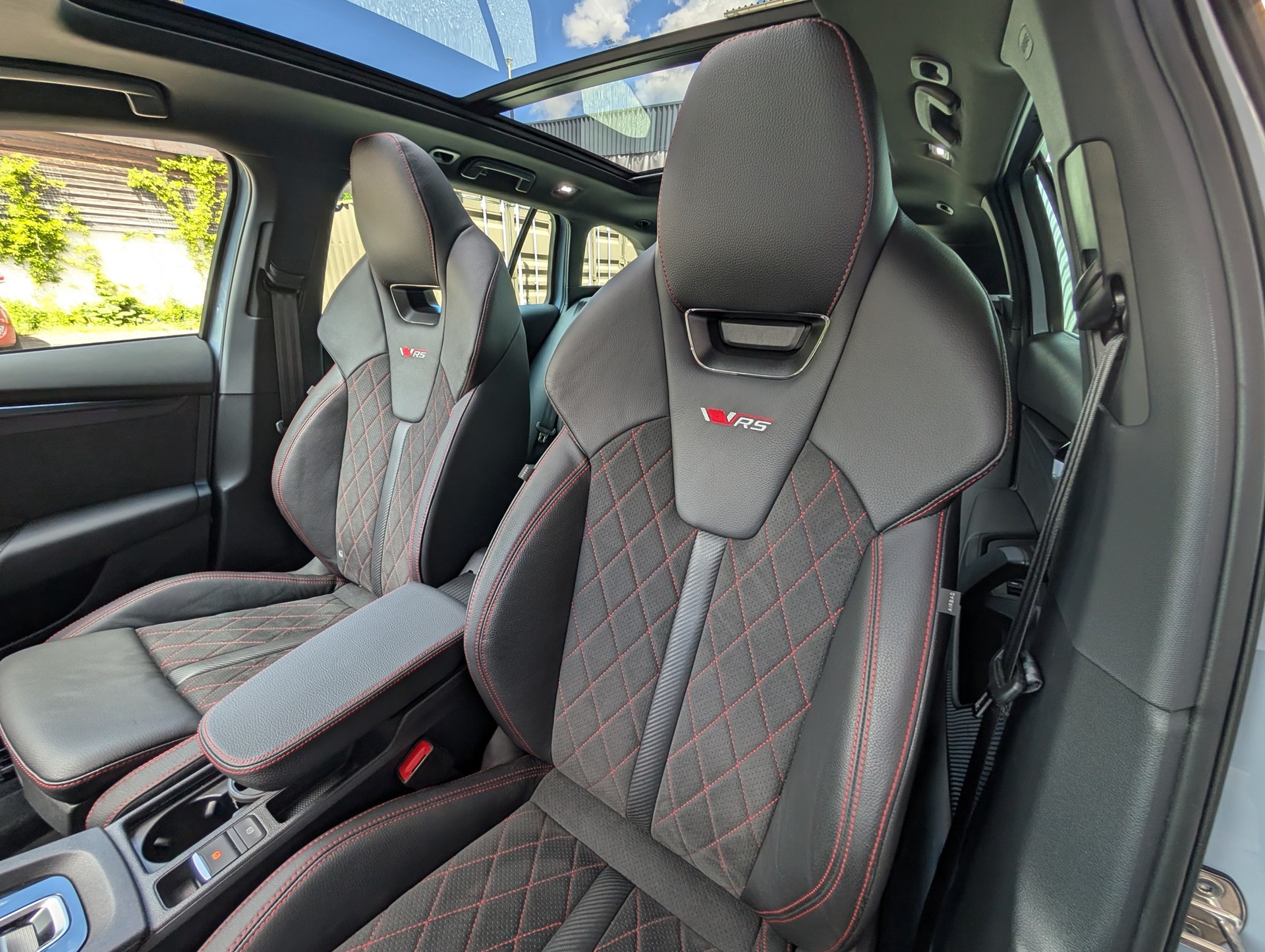 SKODA Octavia Combi 2.0 TSI DSG RS-image-11
