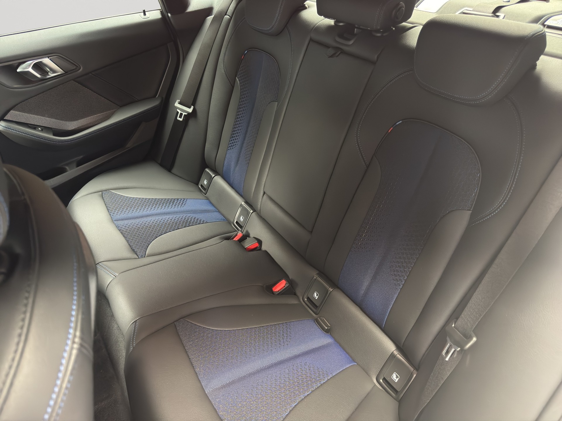BMW 218i Gran Coupé M Sport Shadow Line Steptronic-image-7