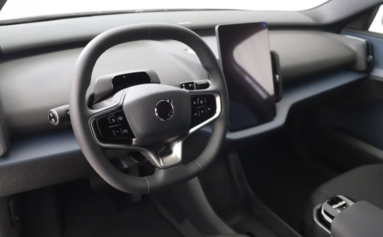 VOLVO EX30 E60 69kWh Twin Plus-image-3
