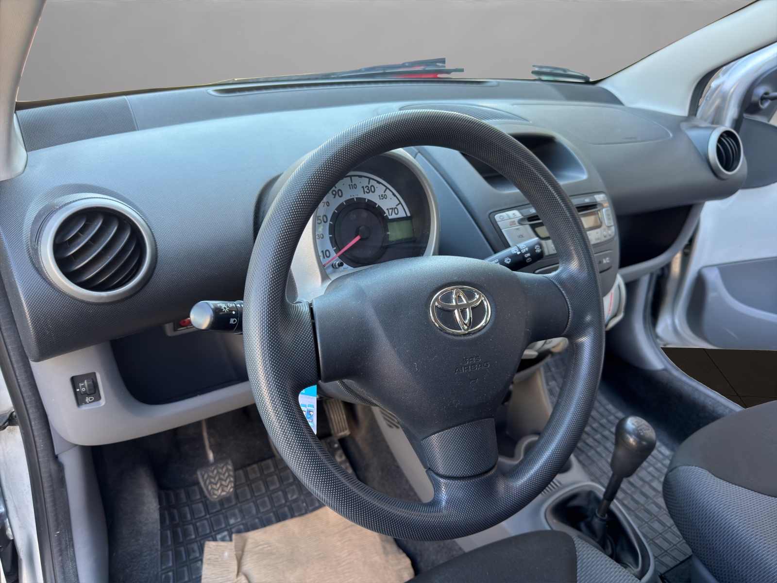 TOYOTA Aygo 1.0 Linea Terra-image-9