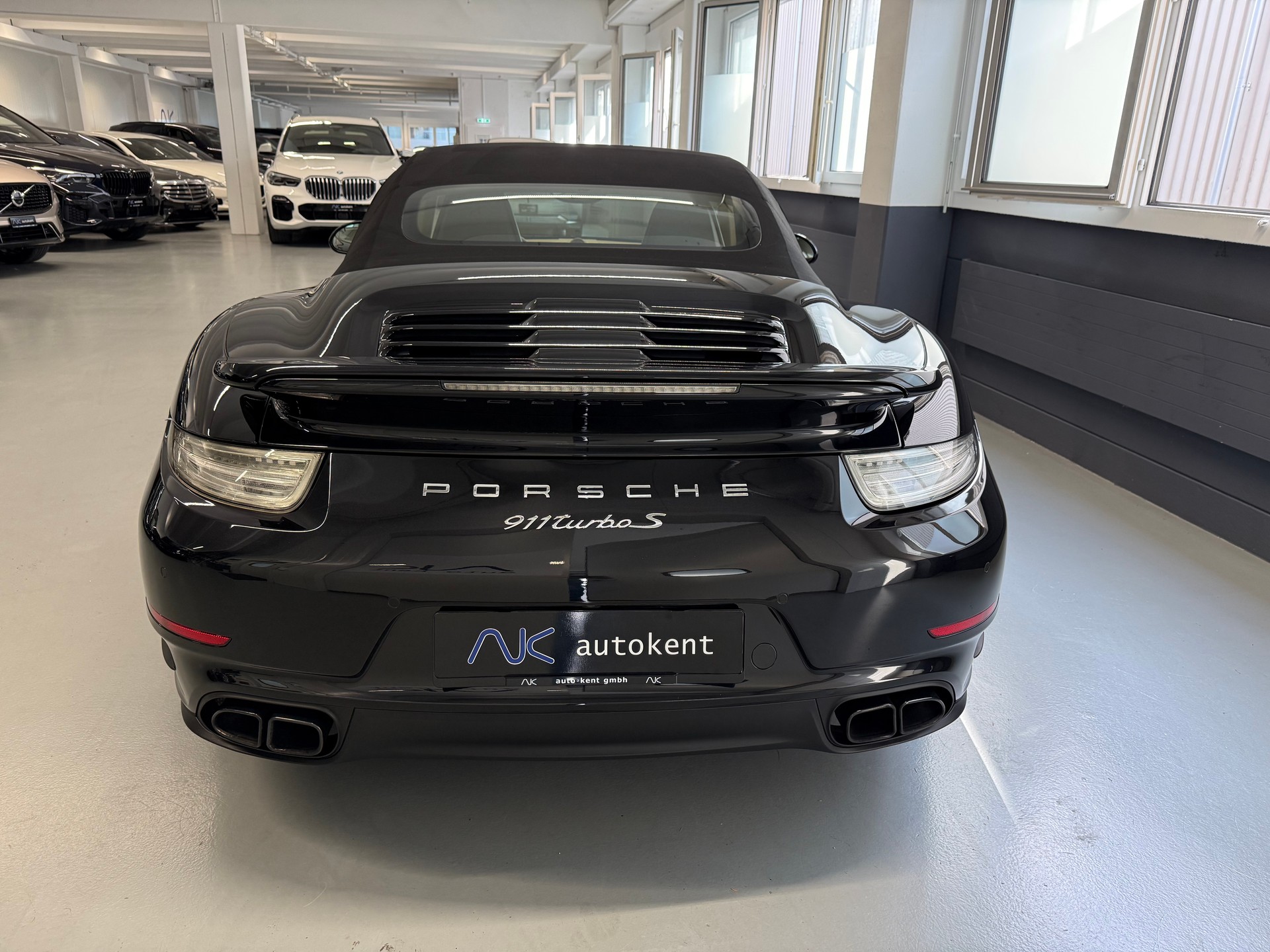 PORSCHE 911 Turbo S Cabrio PDK-image-11