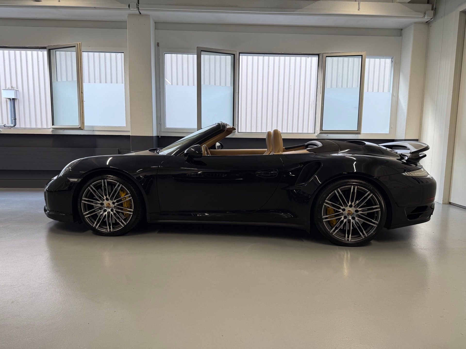 PORSCHE 911 Turbo S Cabrio PDK-showroom-element-2