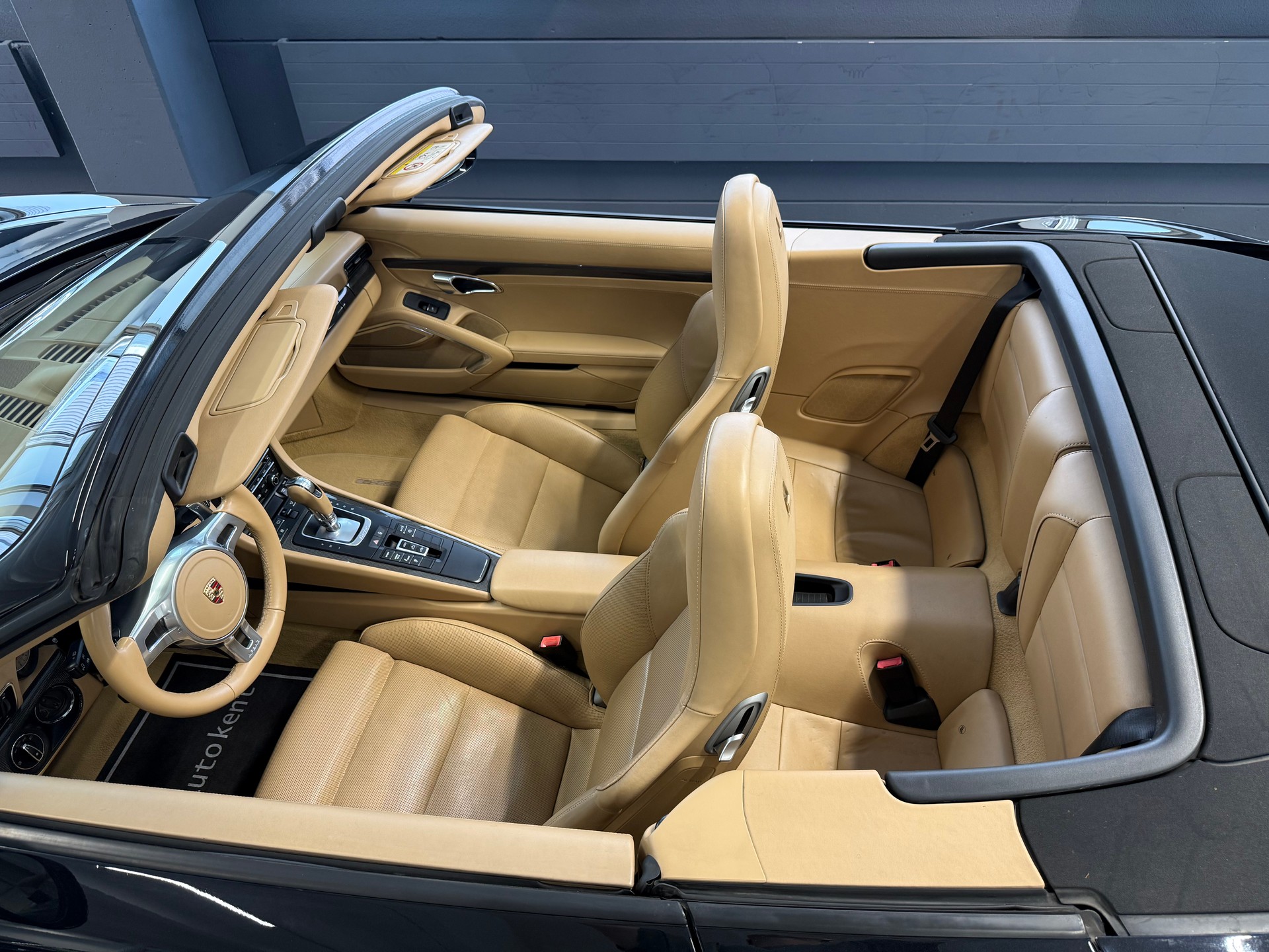PORSCHE 911 Turbo S Cabrio PDK-image-6