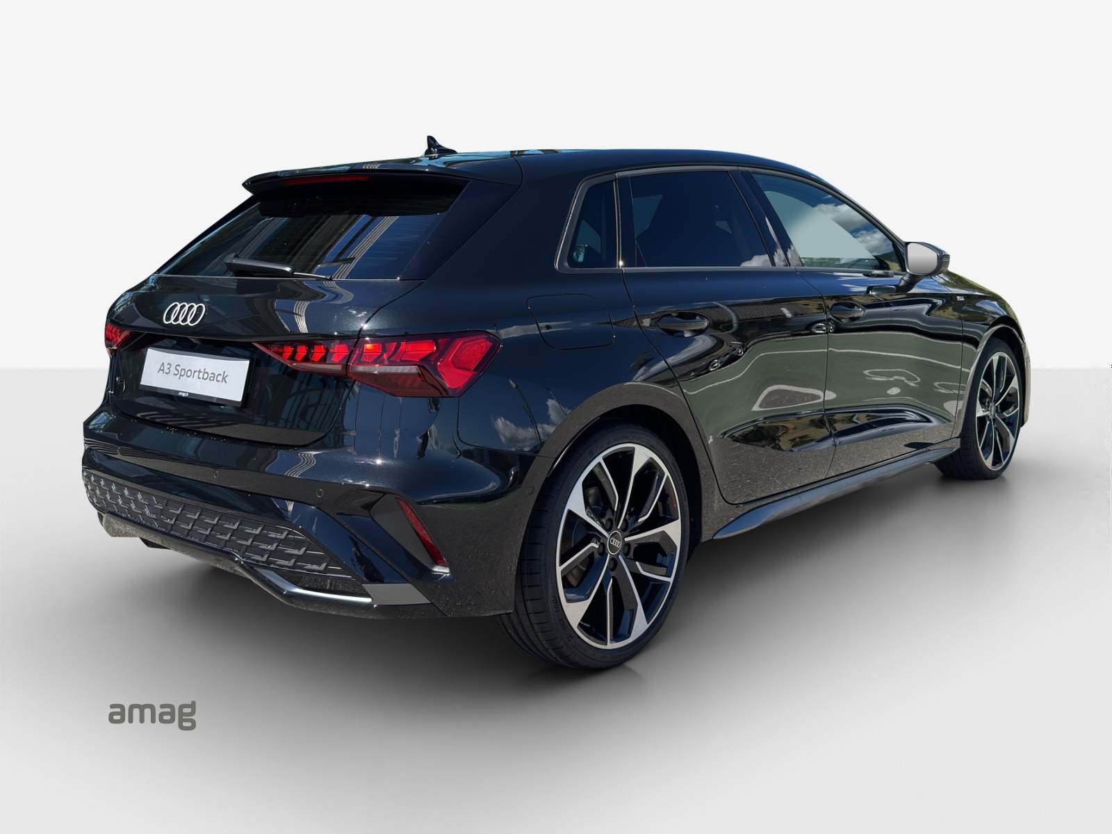 AUDI A3 Sportback TFSI 110 kW S line Attraction S tronic-image-5