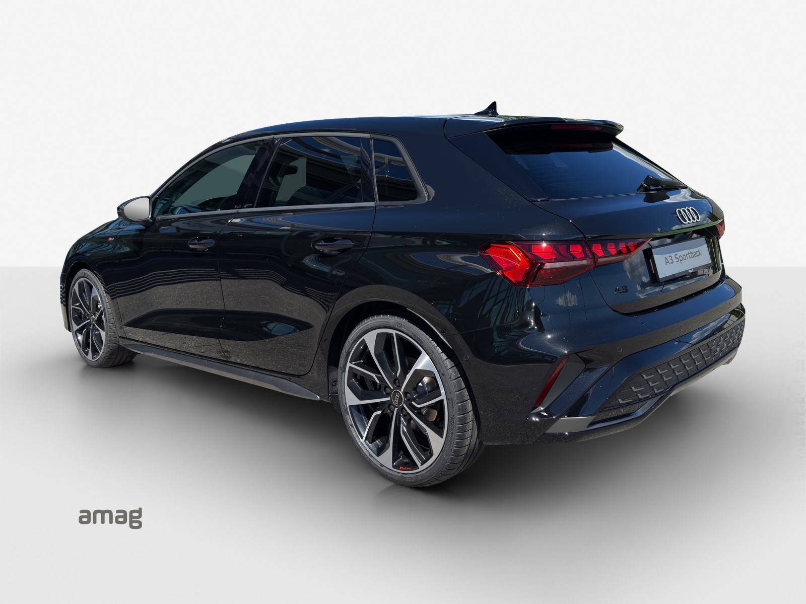 AUDI A3 Sportback TFSI 110 kW S line Attraction S tronic-image-2