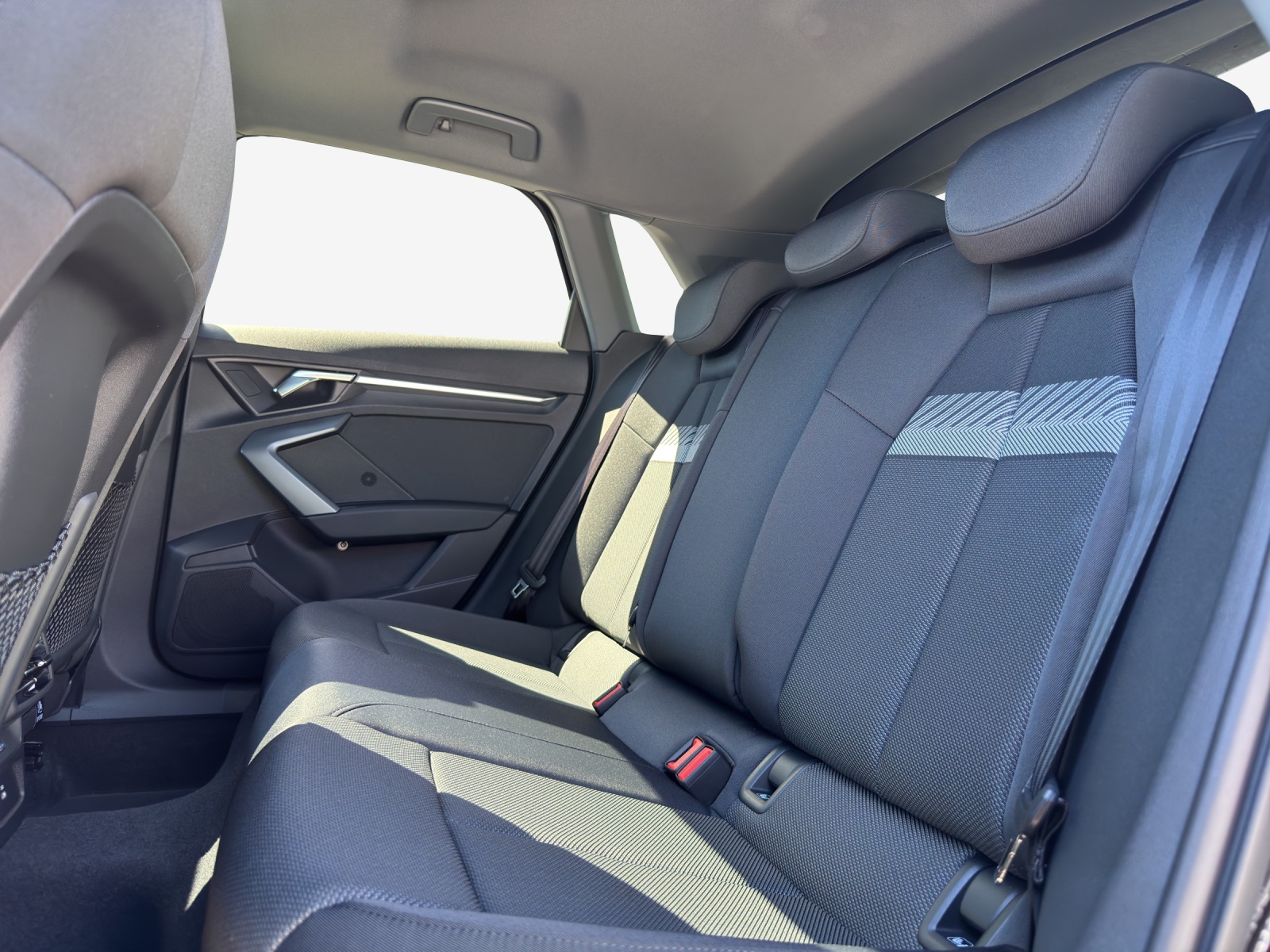 AUDI A3 Sportback TFSI 110 kW S line Attraction S tronic-image-13