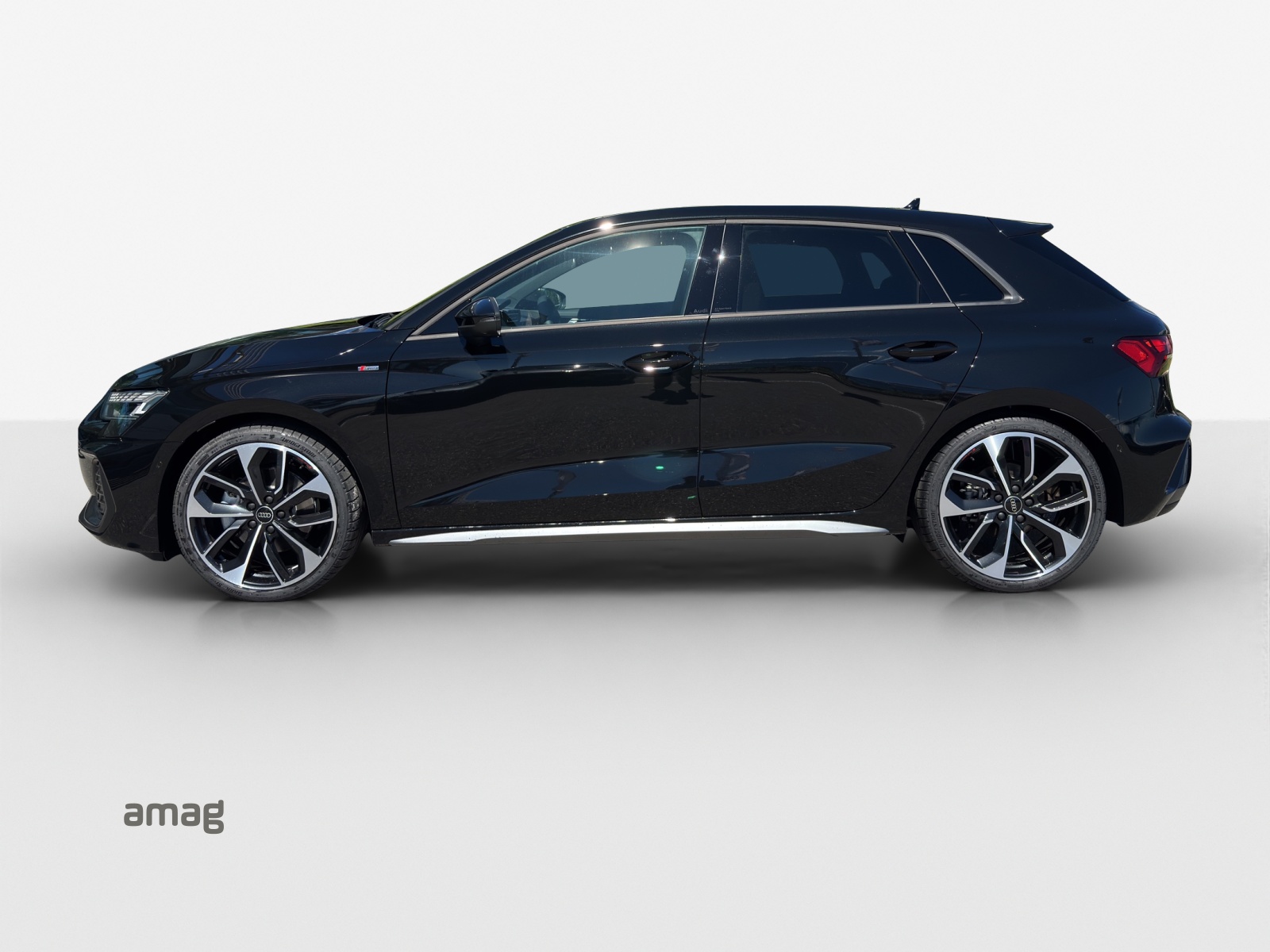 AUDI A3 Sportback TFSI 110 kW S line Attraction S tronic-image-1