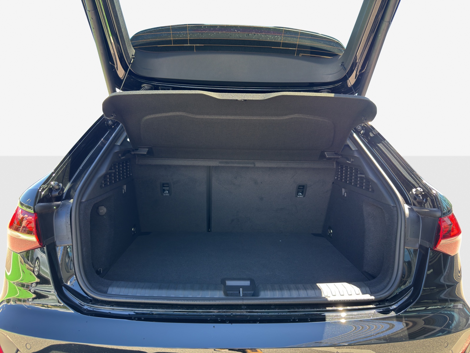 AUDI A3 Sportback TFSI 110 kW S line Attraction S tronic-image-4