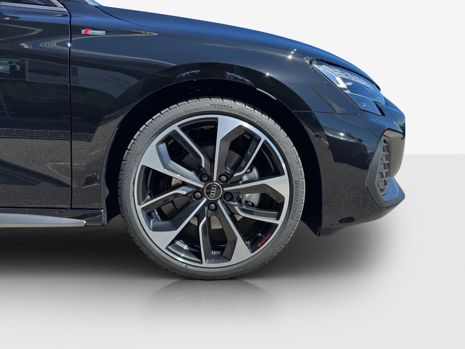 AUDI A3 Sportback TFSI 110 kW S line Attraction S tronic-image-6