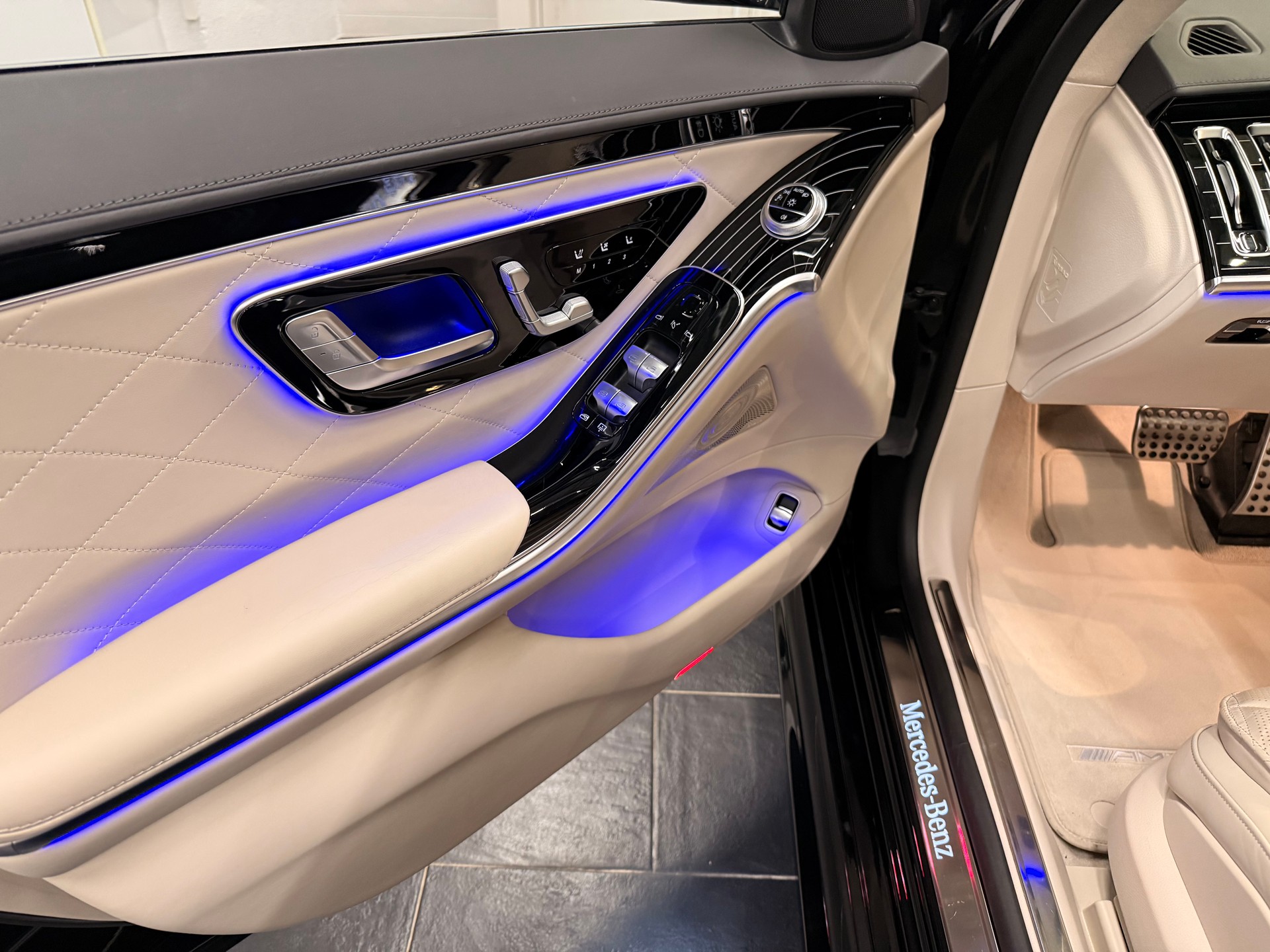 MERCEDES-BENZ S 580 4Matic AMG Line 9G-Tronic-image-16