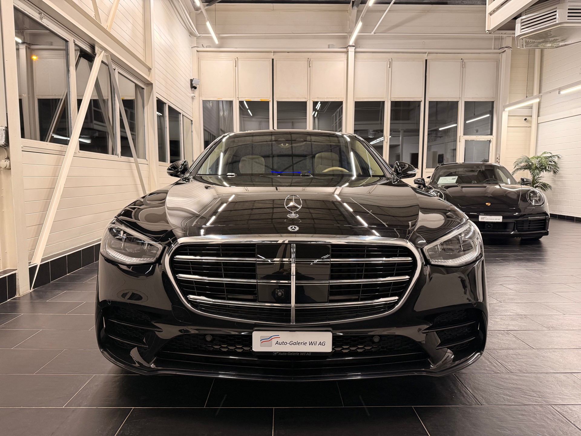MERCEDES-BENZ S 580 4Matic AMG Line 9G-Tronic-showroom-element-2