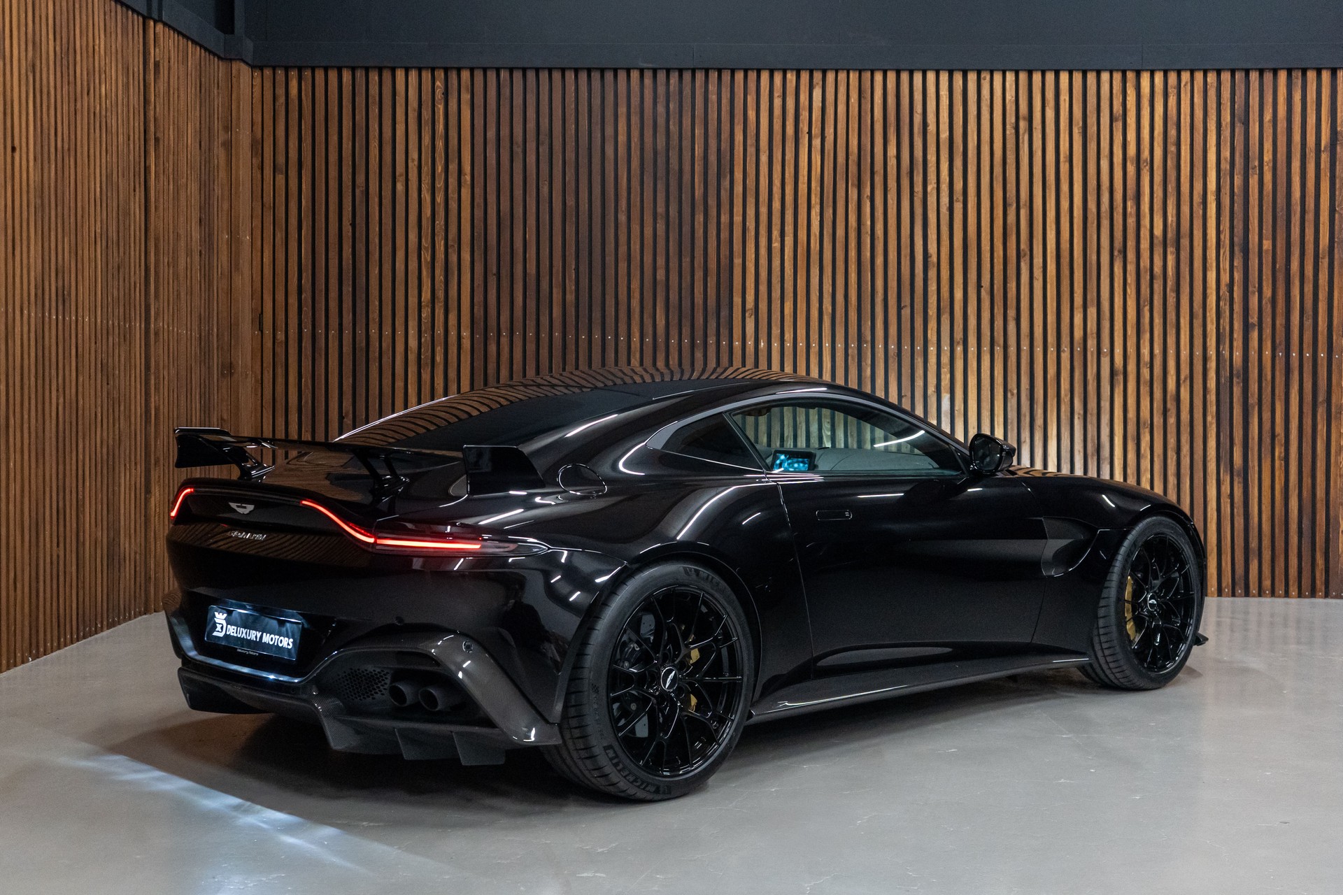 ASTON MARTIN V8 Vantage Coupé 4.0 V8 Bi-Turbo AMR-image-1
