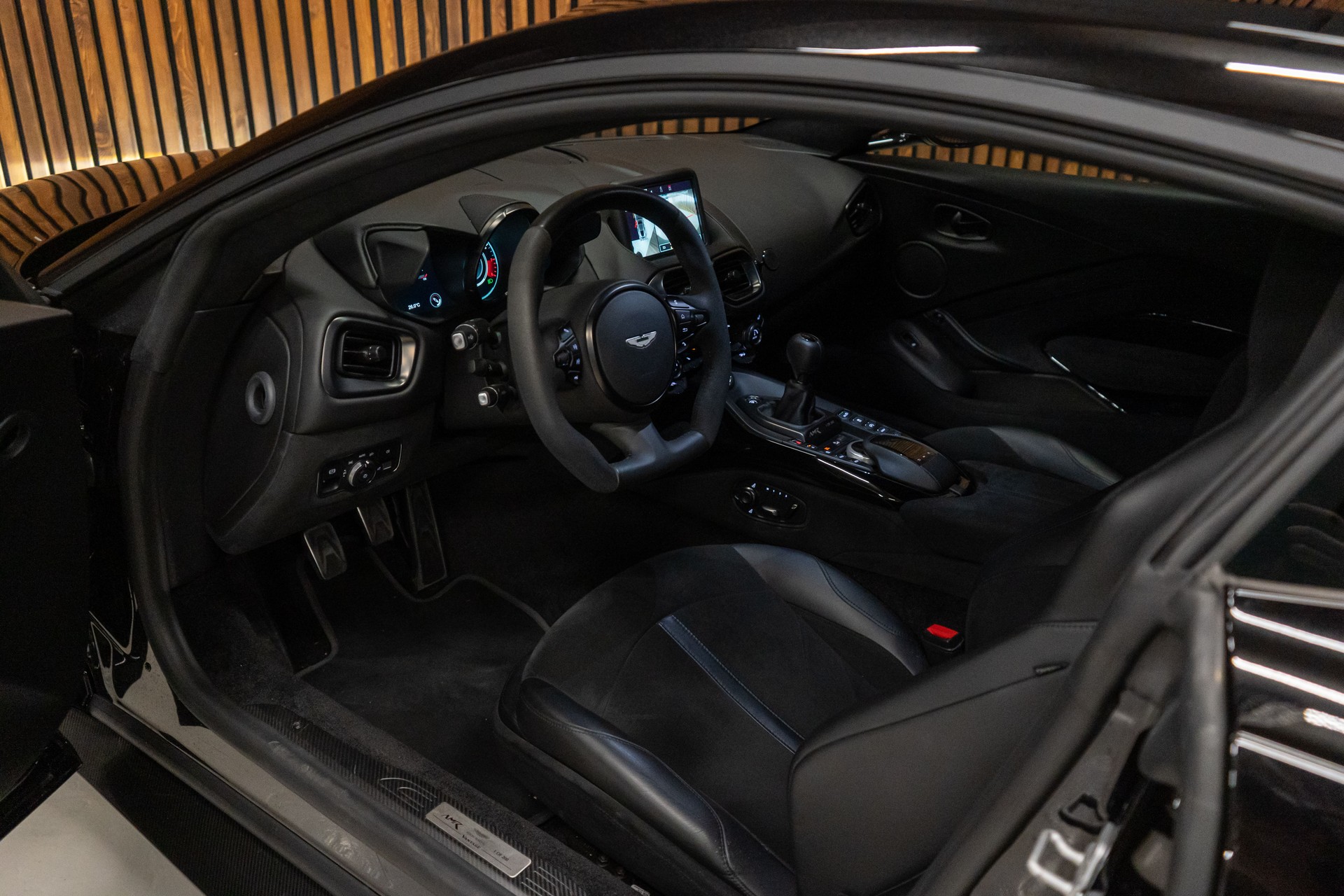 ASTON MARTIN V8 Vantage Coupé 4.0 V8 Bi-Turbo AMR-image-9