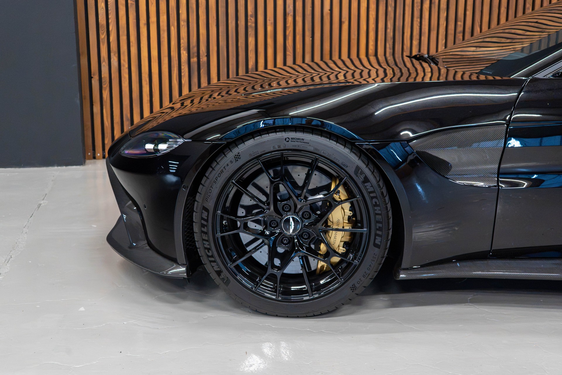 ASTON MARTIN V8 Vantage Coupé 4.0 V8 Bi-Turbo AMR-image-10