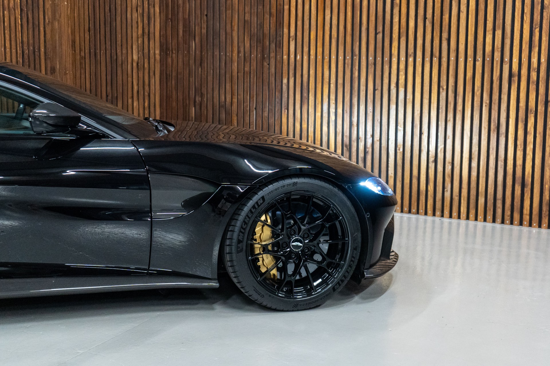 ASTON MARTIN V8 Vantage Coupé 4.0 V8 Bi-Turbo AMR-image-7