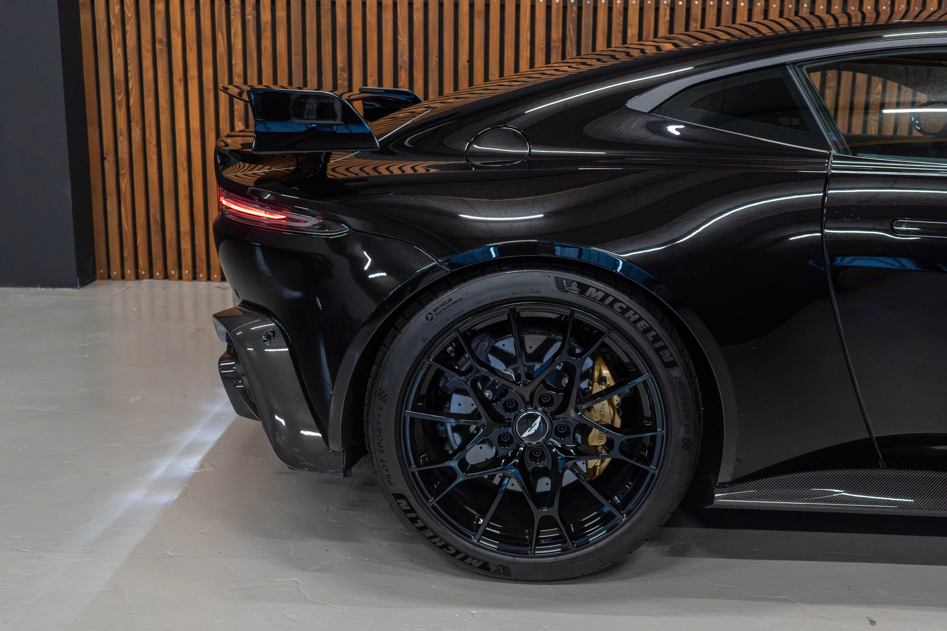 ASTON MARTIN V8 Vantage Coupé 4.0 V8 Bi-Turbo AMR-image-9