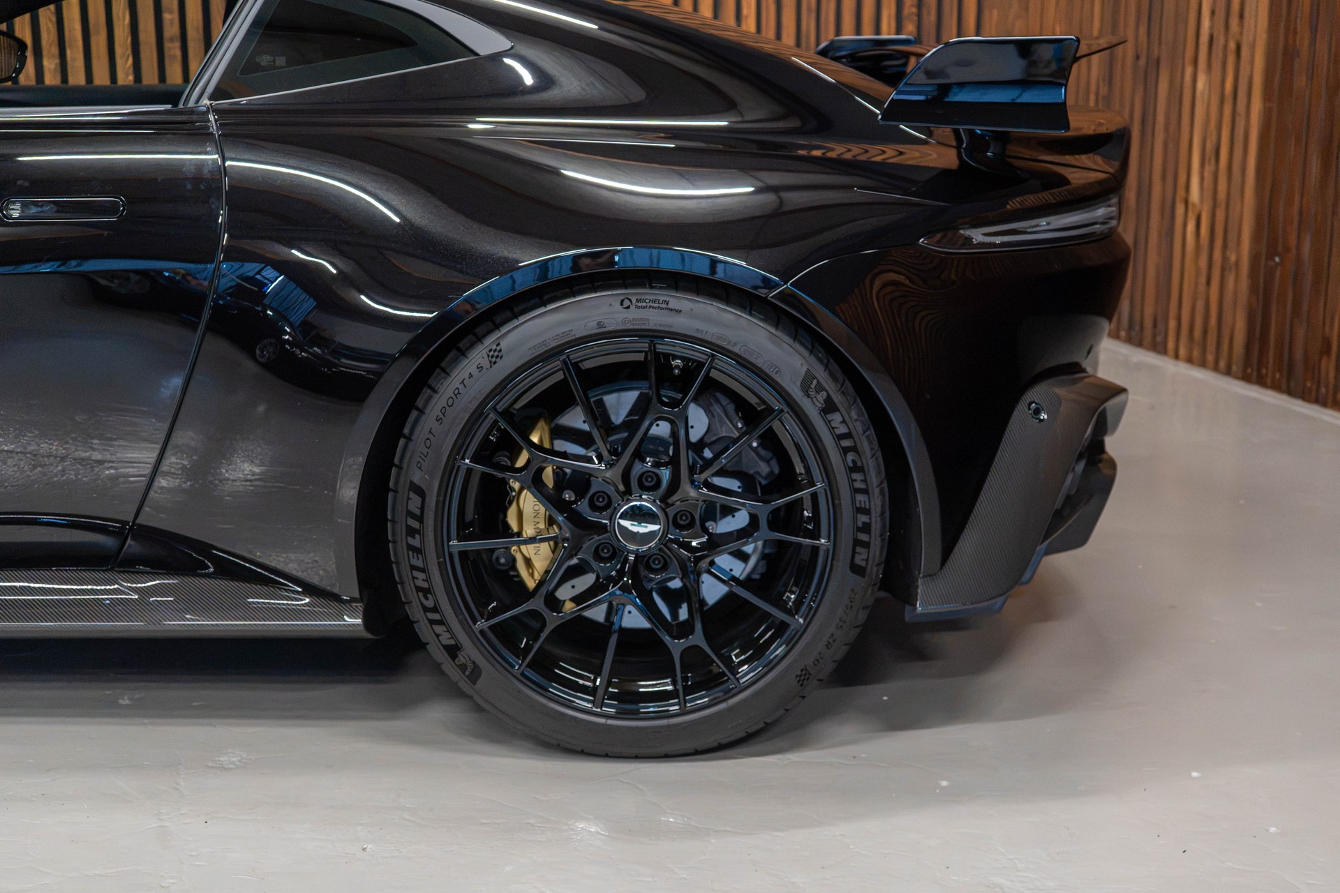 ASTON MARTIN V8 Vantage Coupé 4.0 V8 Bi-Turbo AMR-image-11