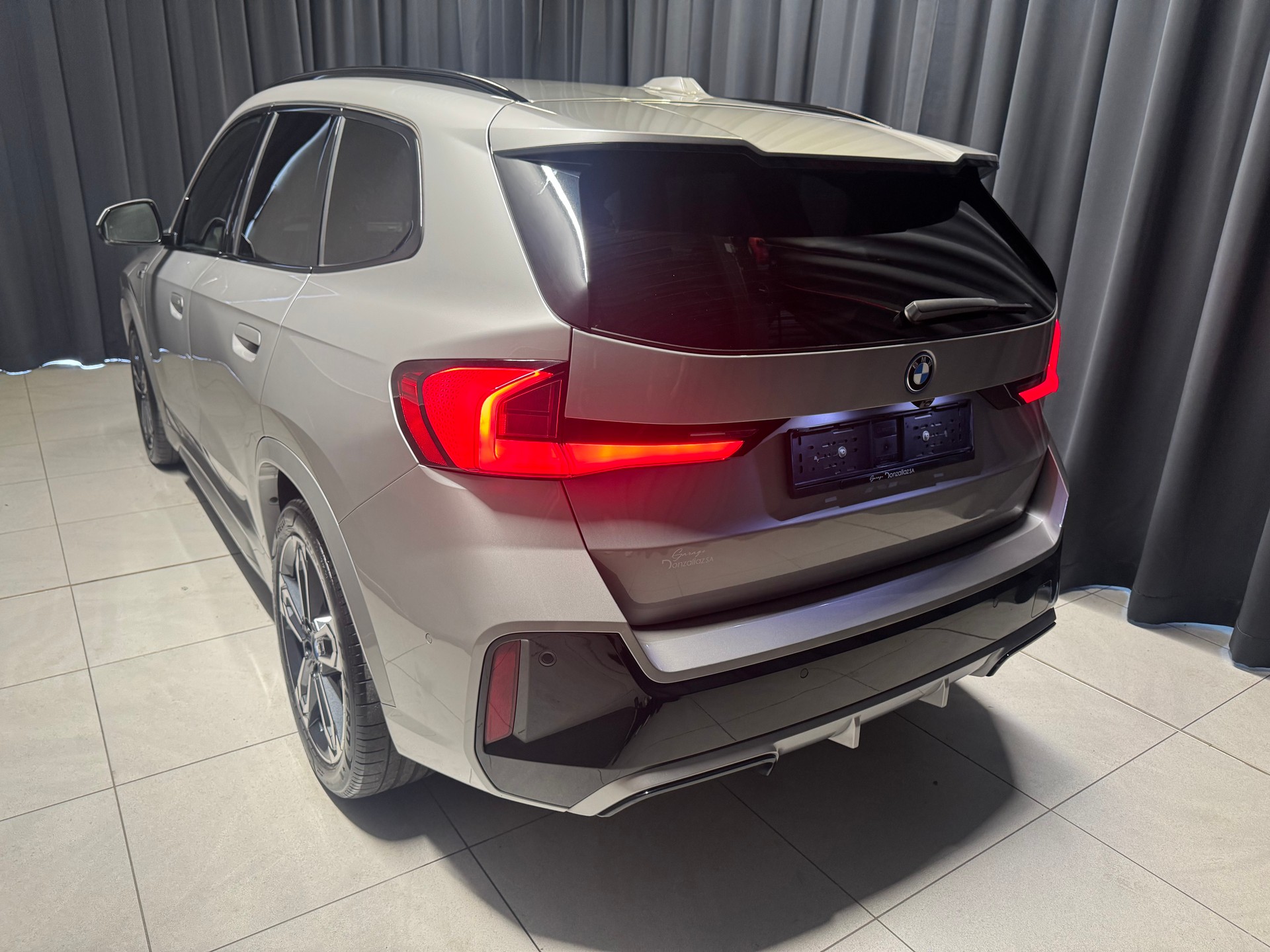BMW X1 xDrive 30e M Sport (4)-showroom-element-3