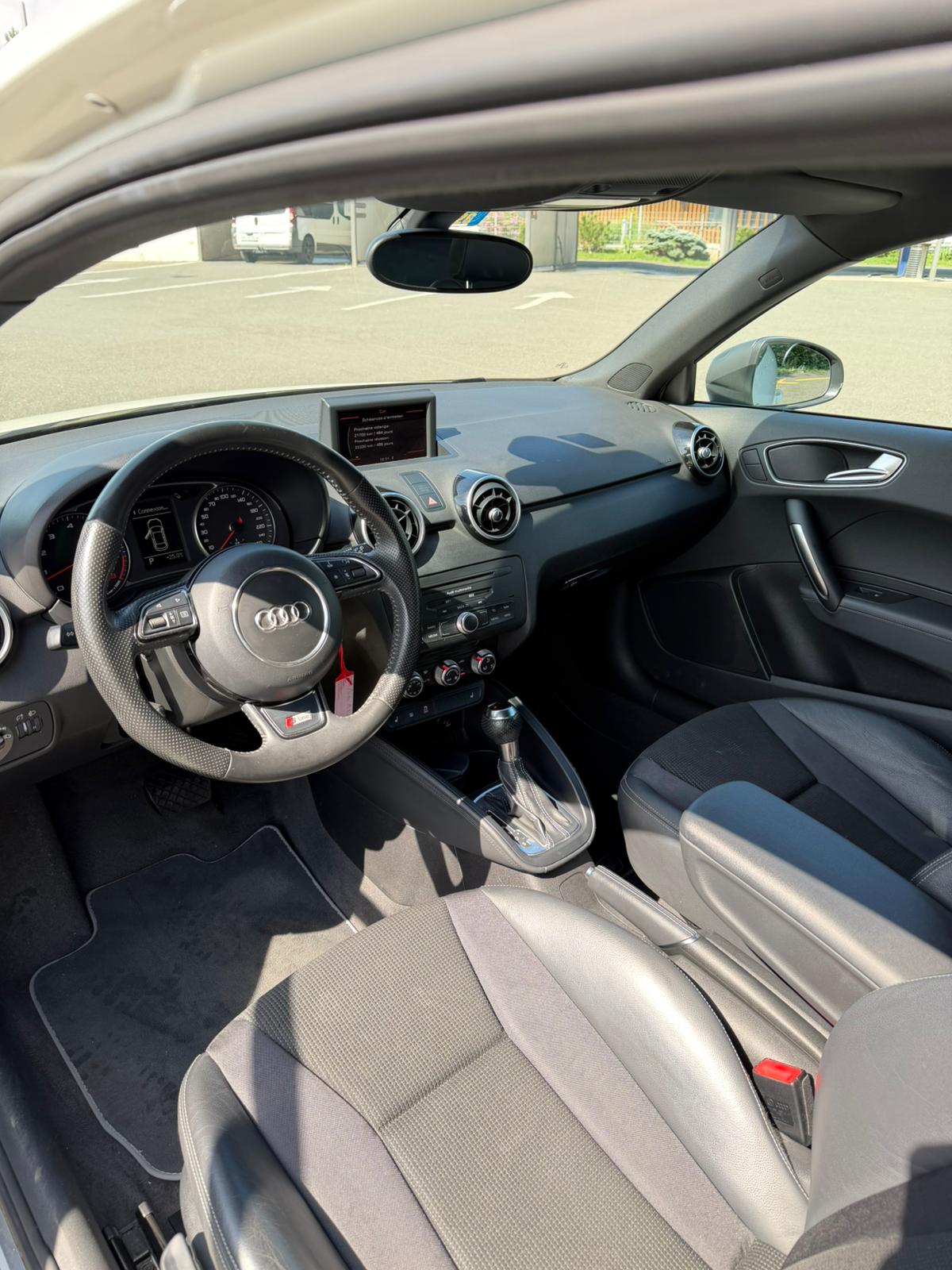 AUDI A1 Sport 1.4 TFSI Ambition S-tronic-image-8