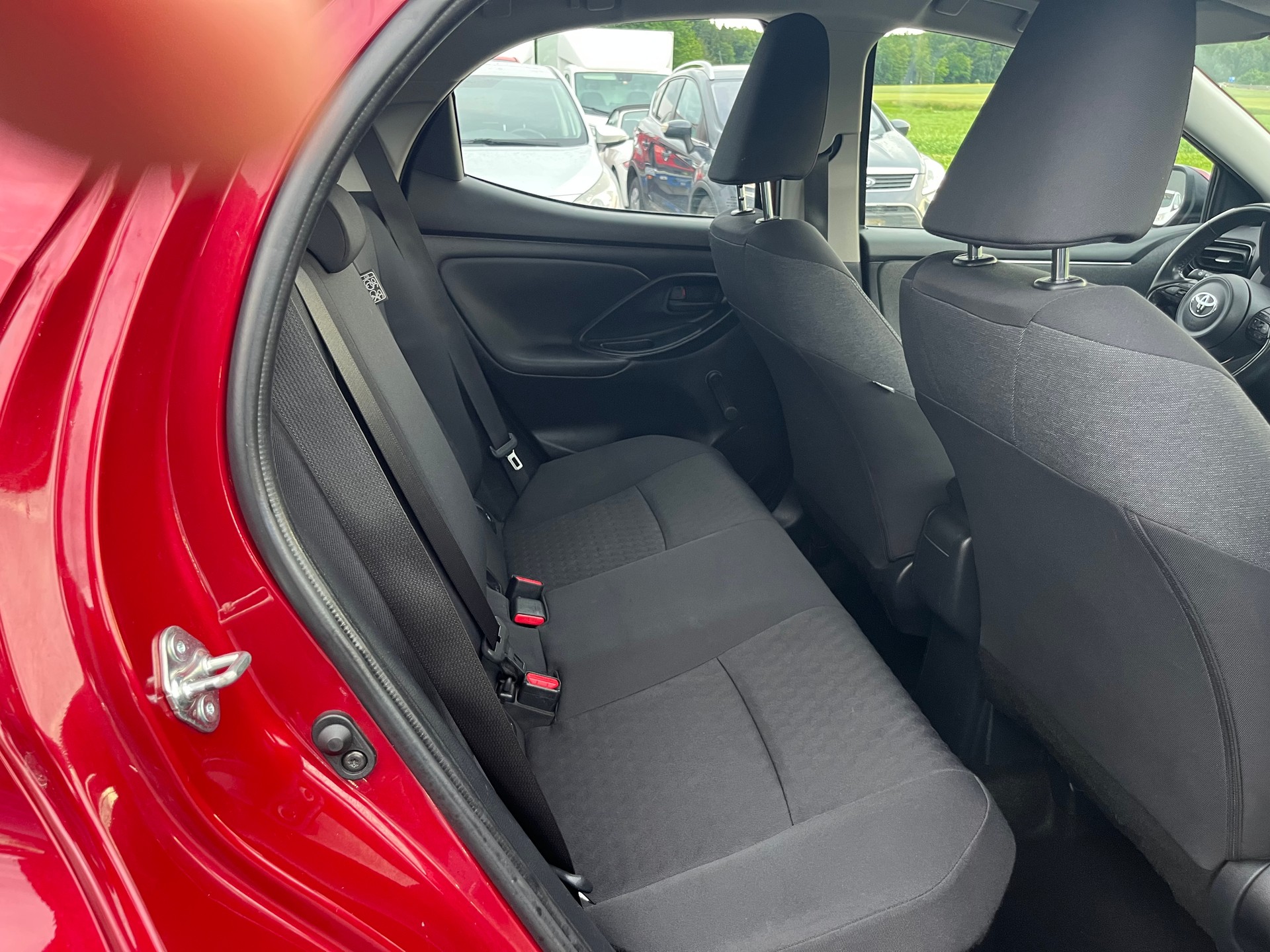 TOYOTA Yaris 1.5 Comfort e-CVT-image-12