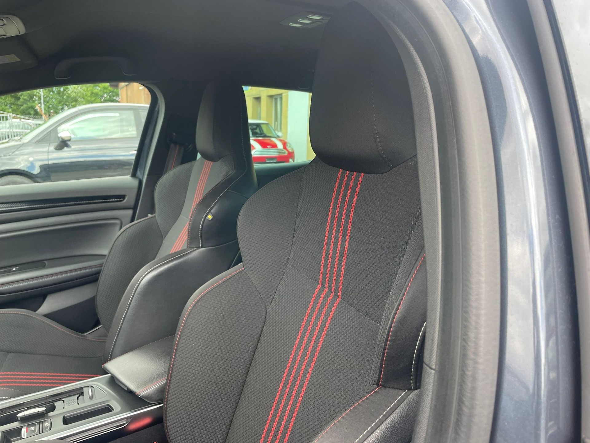 RENAULT Mégane Berline 1.6 E-Tech R.S. Line-image-10