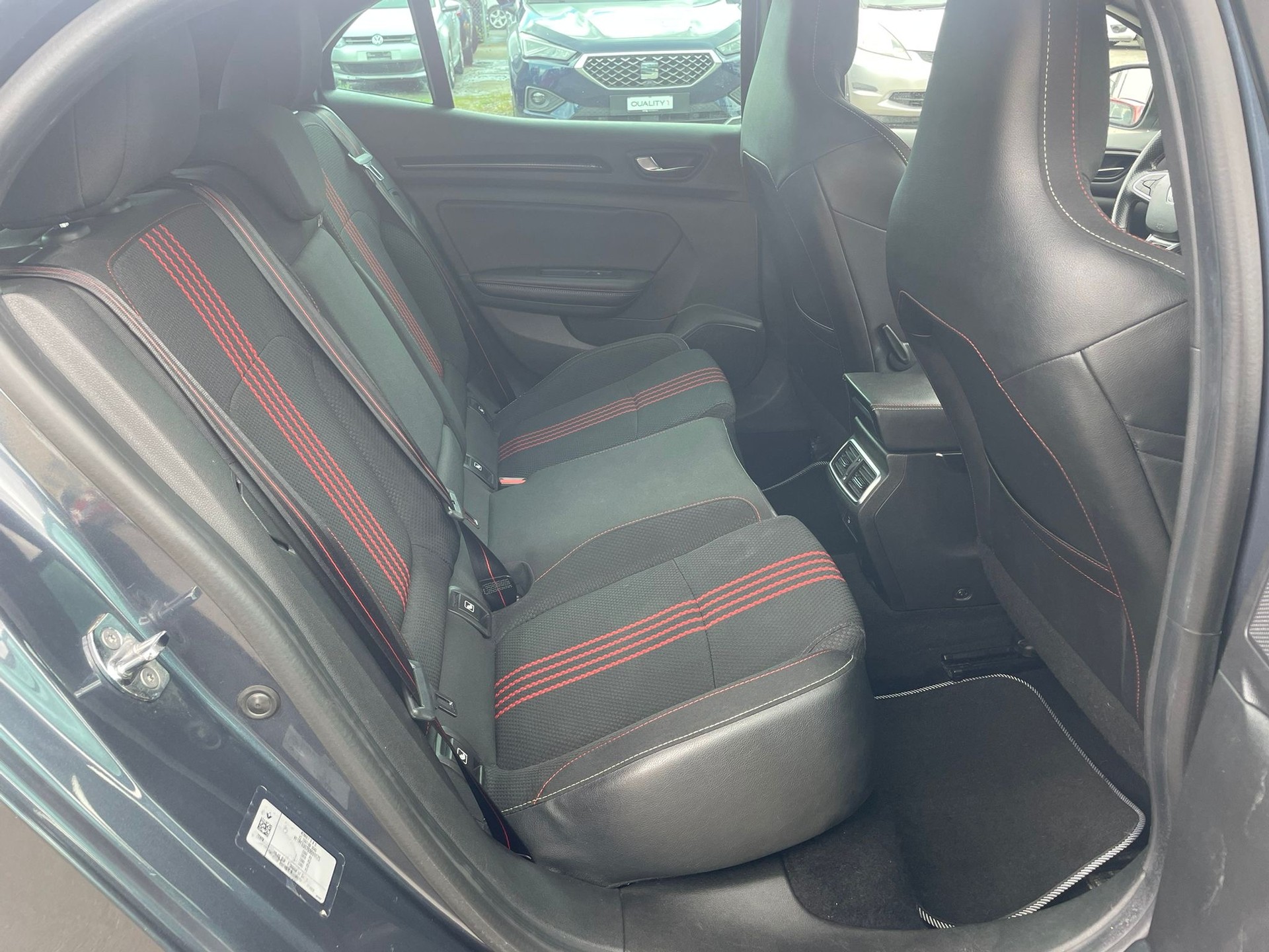 RENAULT Mégane Berline 1.6 E-Tech R.S. Line-image-9