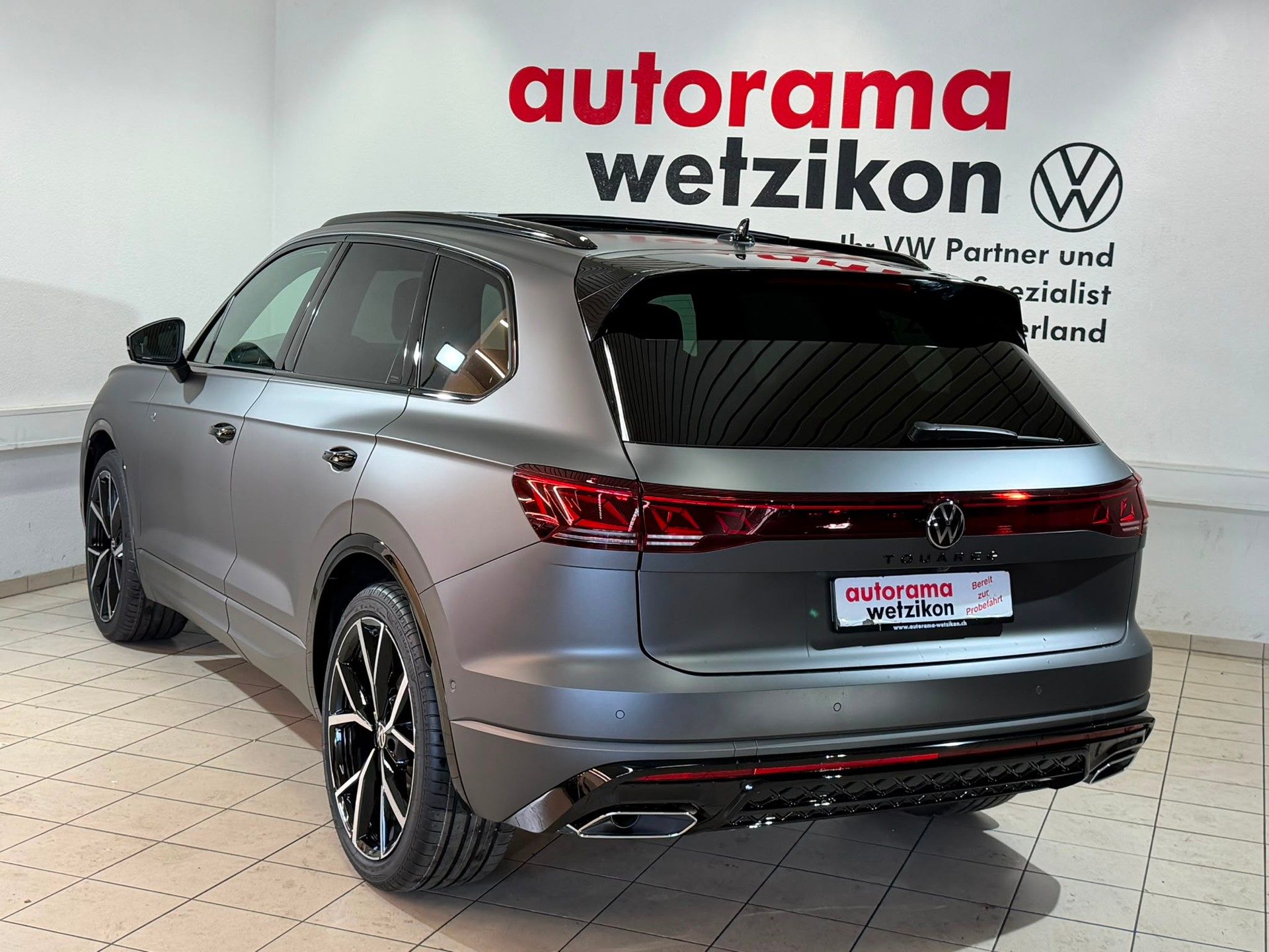 VW Touareg 3.0 TDI R-Line Final Edition Tiptronic-image-3