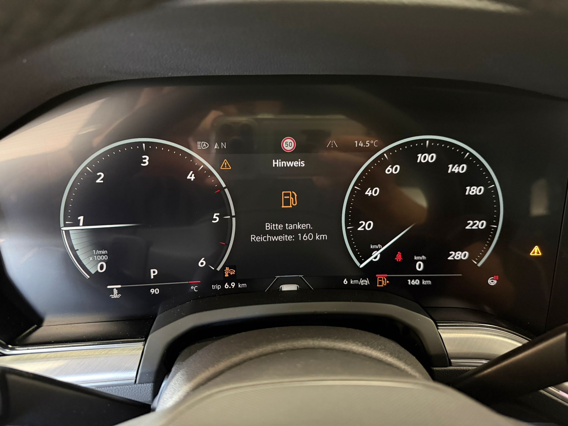 VW Touareg 3.0 TDI R-Line Final Edition Tiptronic-image-11