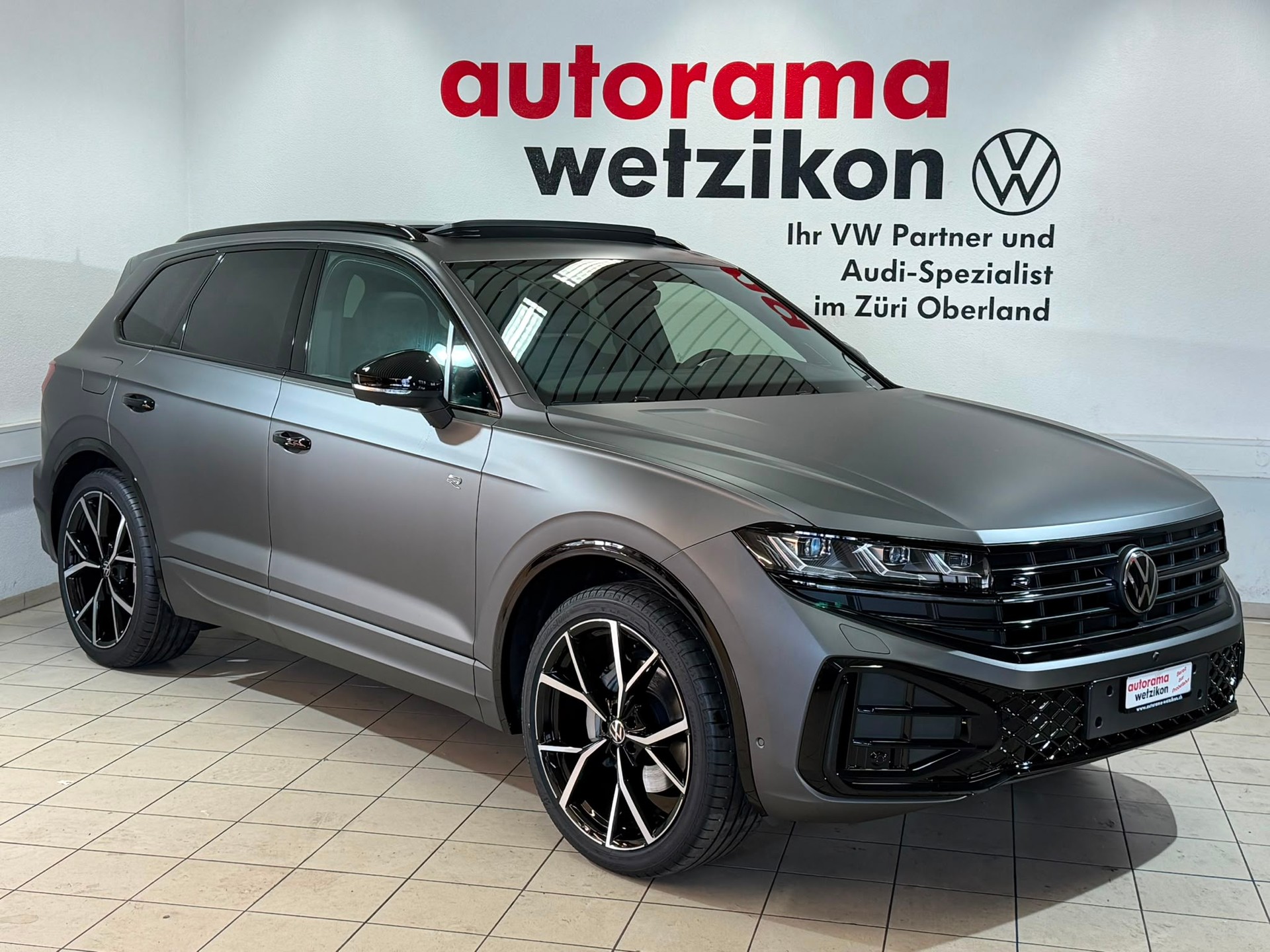 VW Touareg 3.0 TDI R-Line Final Edition Tiptronic-image-0