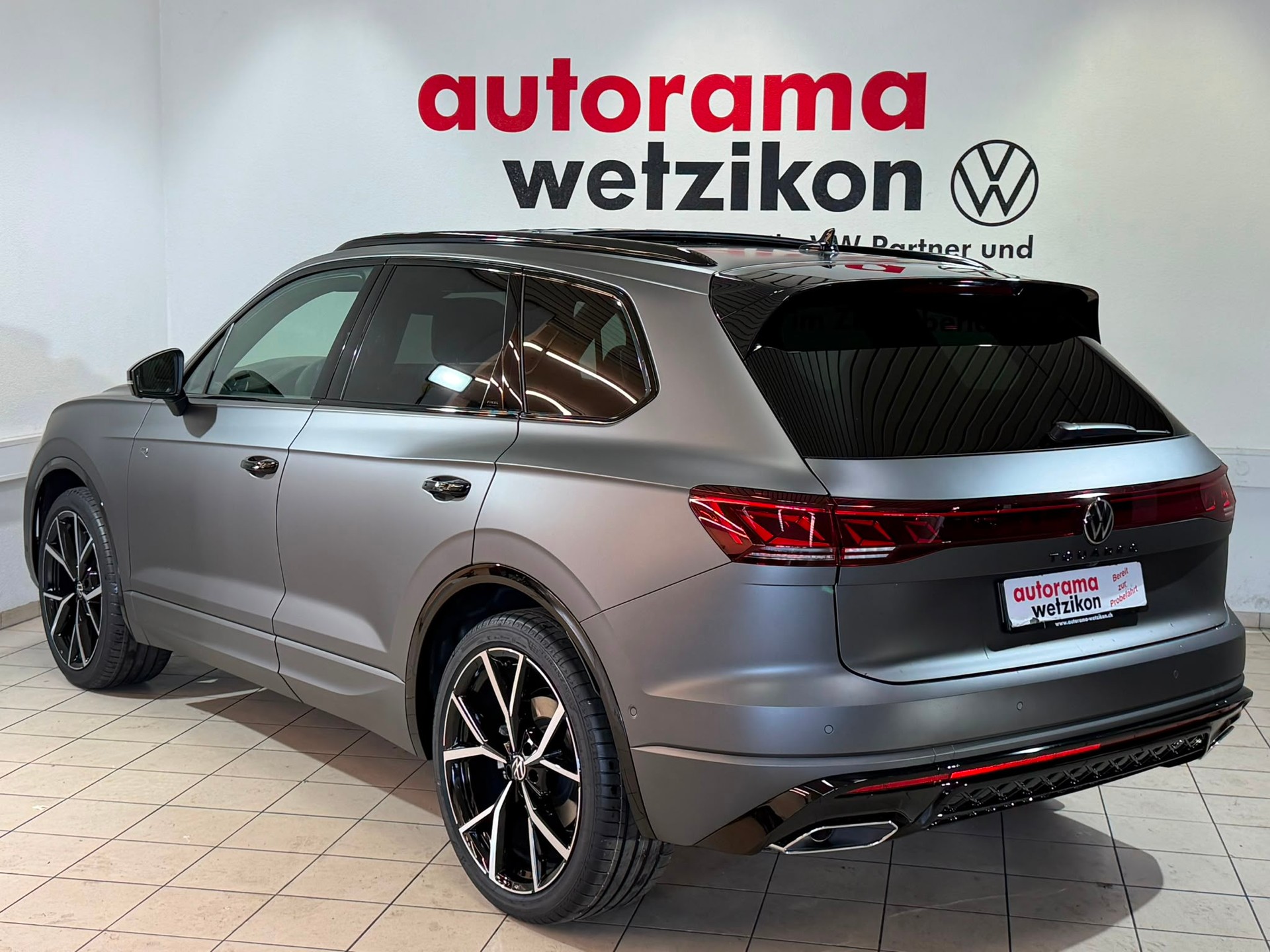 VW Touareg 3.0 TDI R-Line Final Edition Tiptronic-image-2
