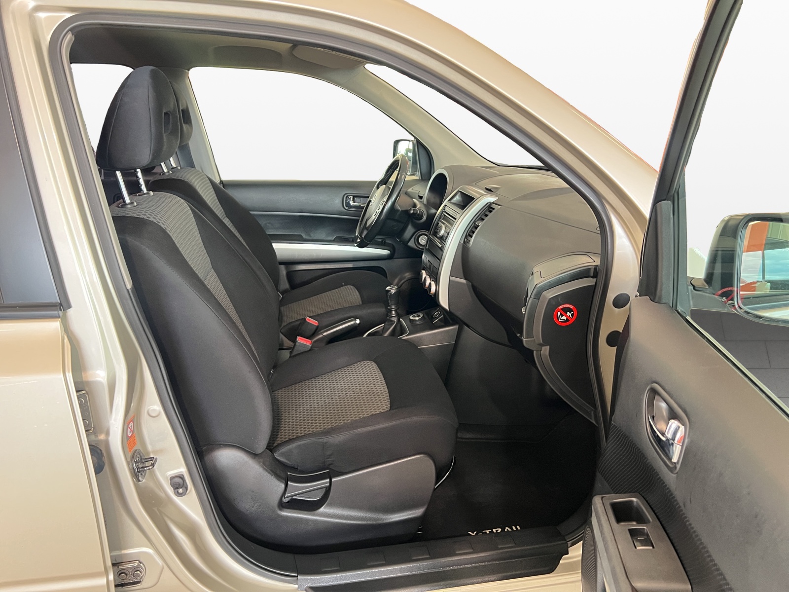 NISSAN X-Trail 2.0 dCi 16V SE-image-5