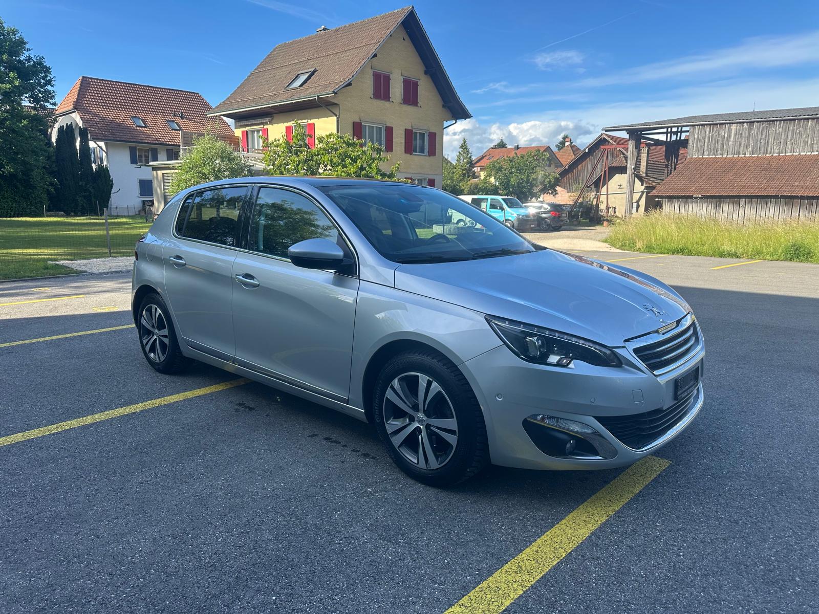 PEUGEOT 308 1.2 THP Allure Automatic-image-0