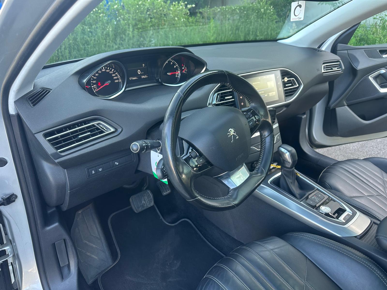 PEUGEOT 308 1.2 THP Allure Automatic-image-8