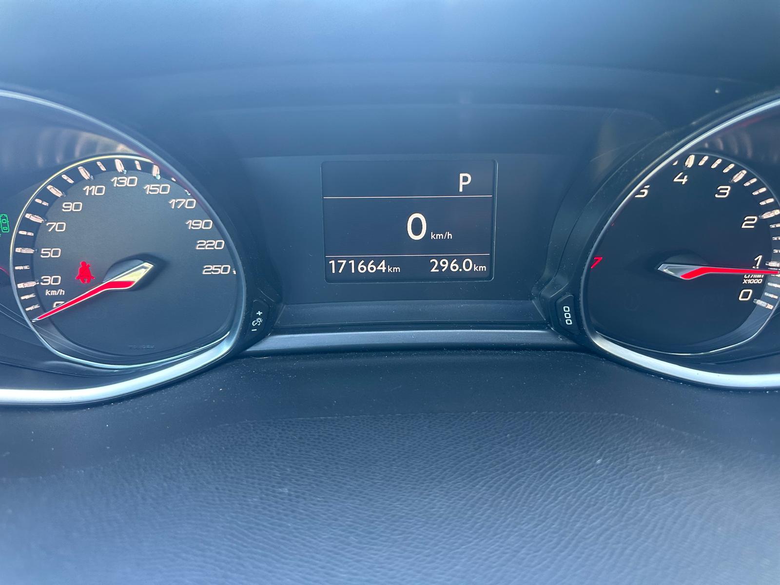 PEUGEOT 308 1.2 THP Allure Automatic-image-13