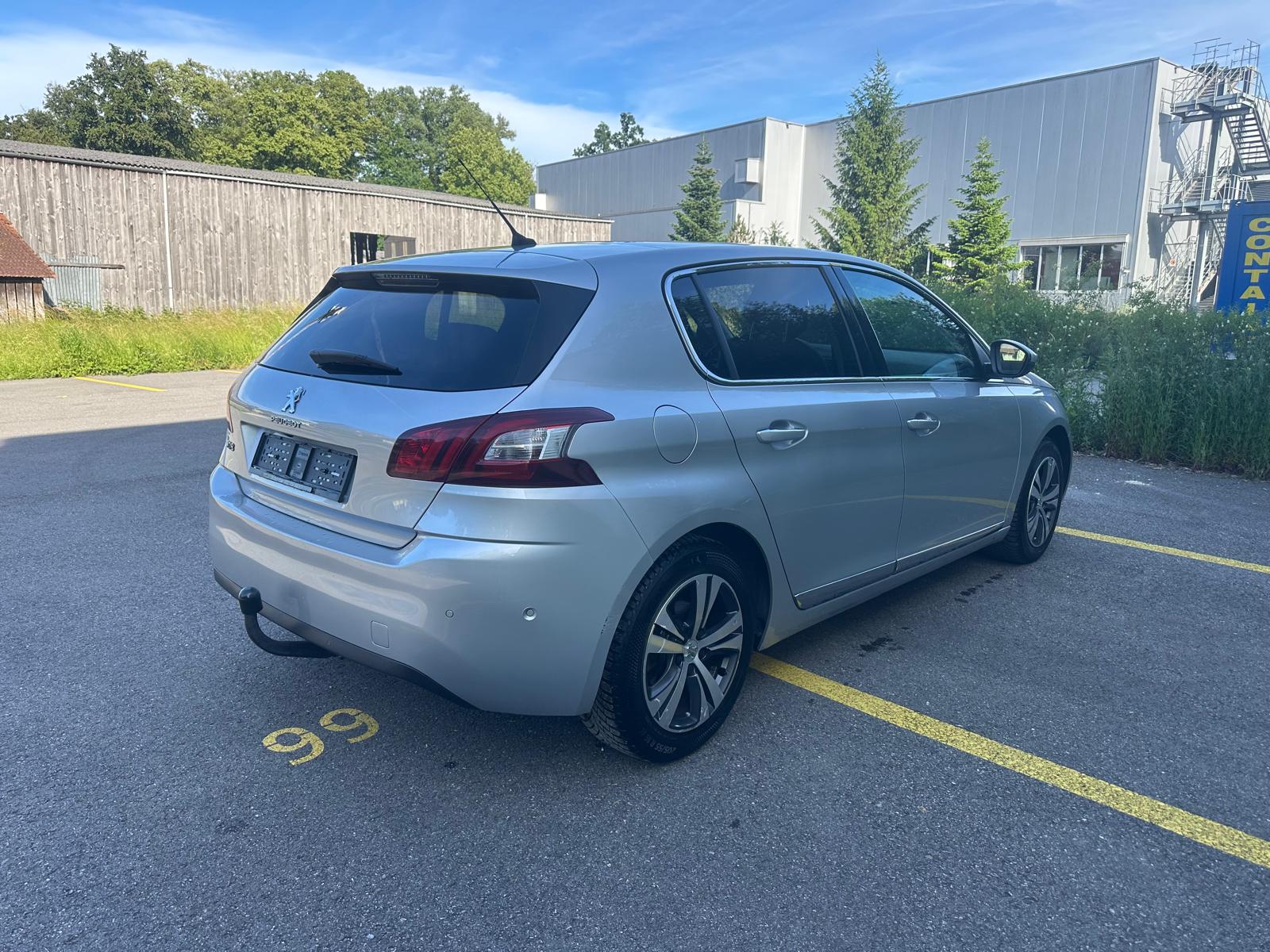 PEUGEOT 308 1.2 THP Allure Automatic-image-2
