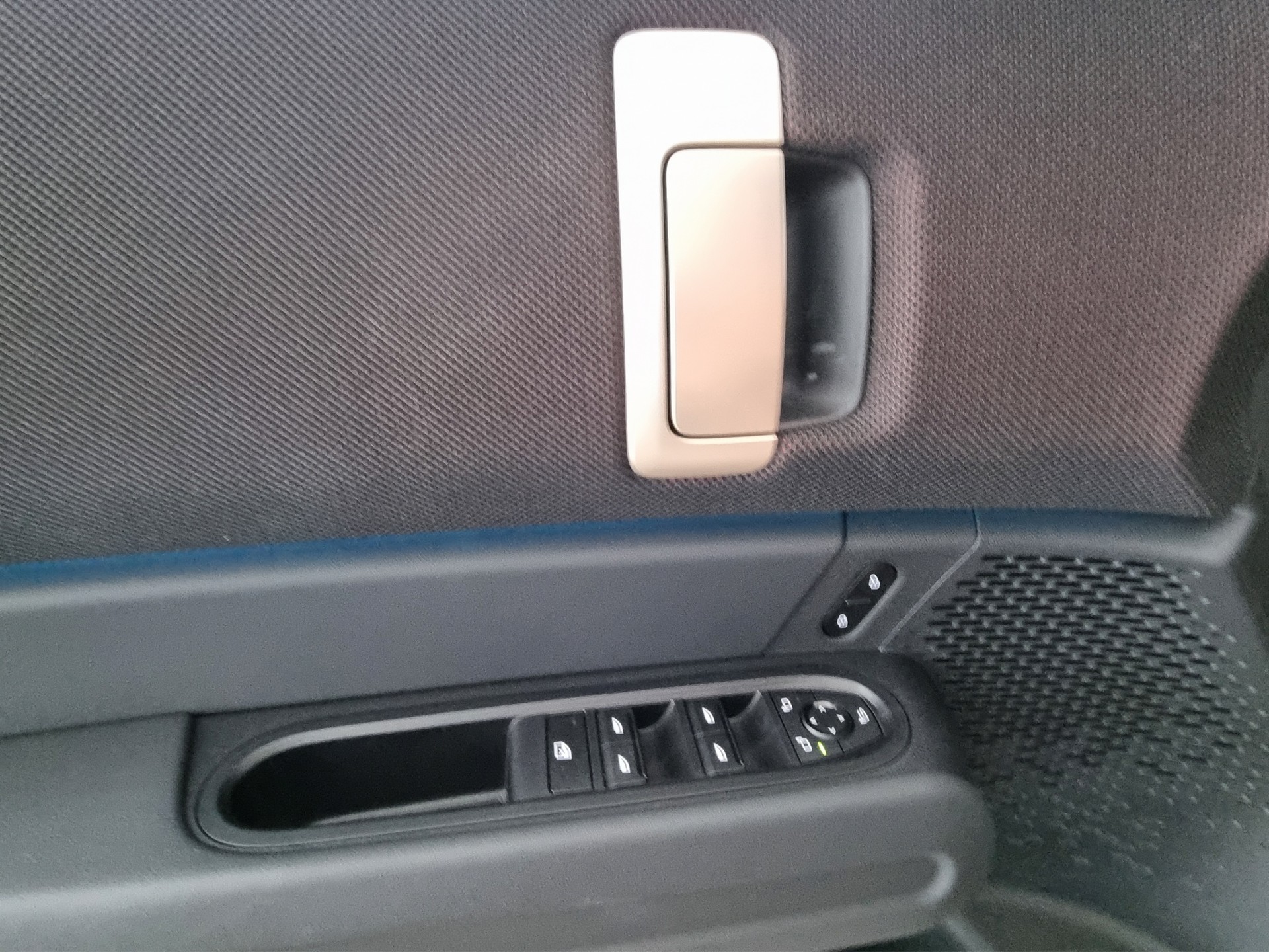 MINI Countryman 2.0 S ALL4-image-11