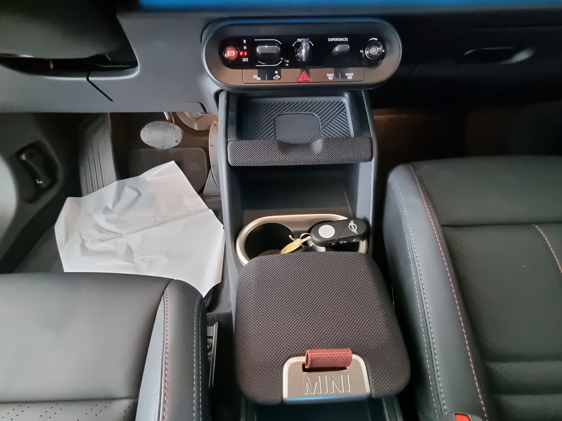 MINI Countryman 2.0 S ALL4-image-9