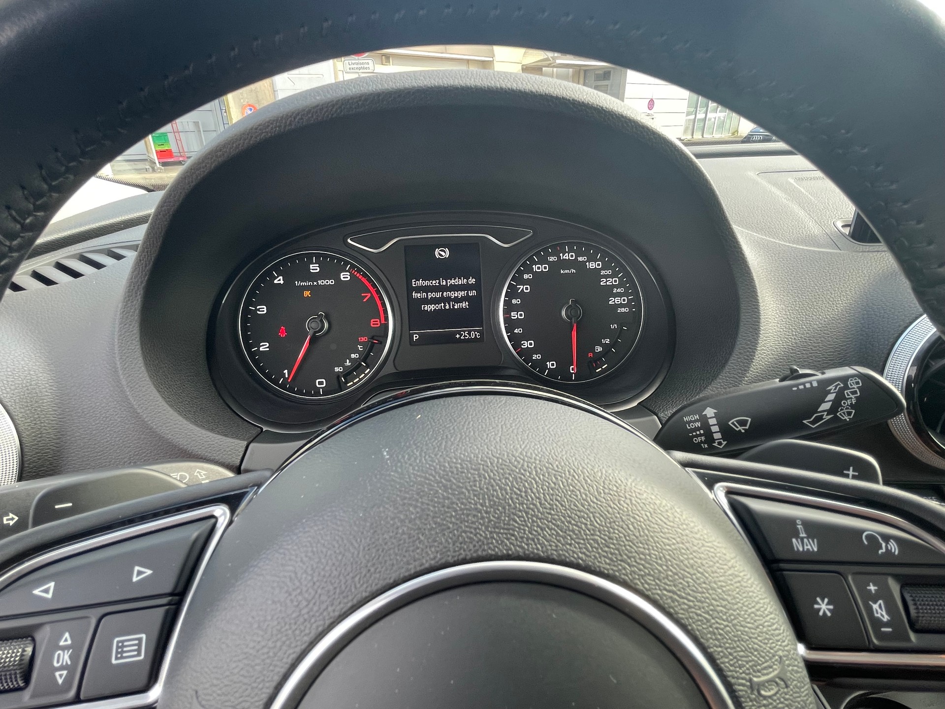 AUDI A3 Sportback 1.8 TFSI Ambition S-tronic-image-8
