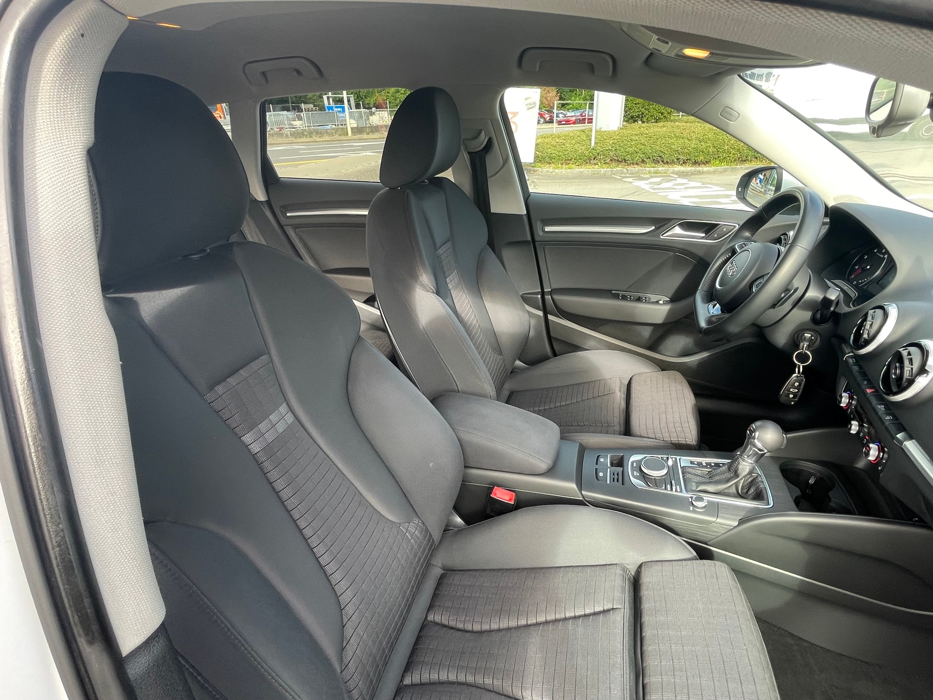 AUDI A3 Sportback 1.8 TFSI Ambition S-tronic-image-7