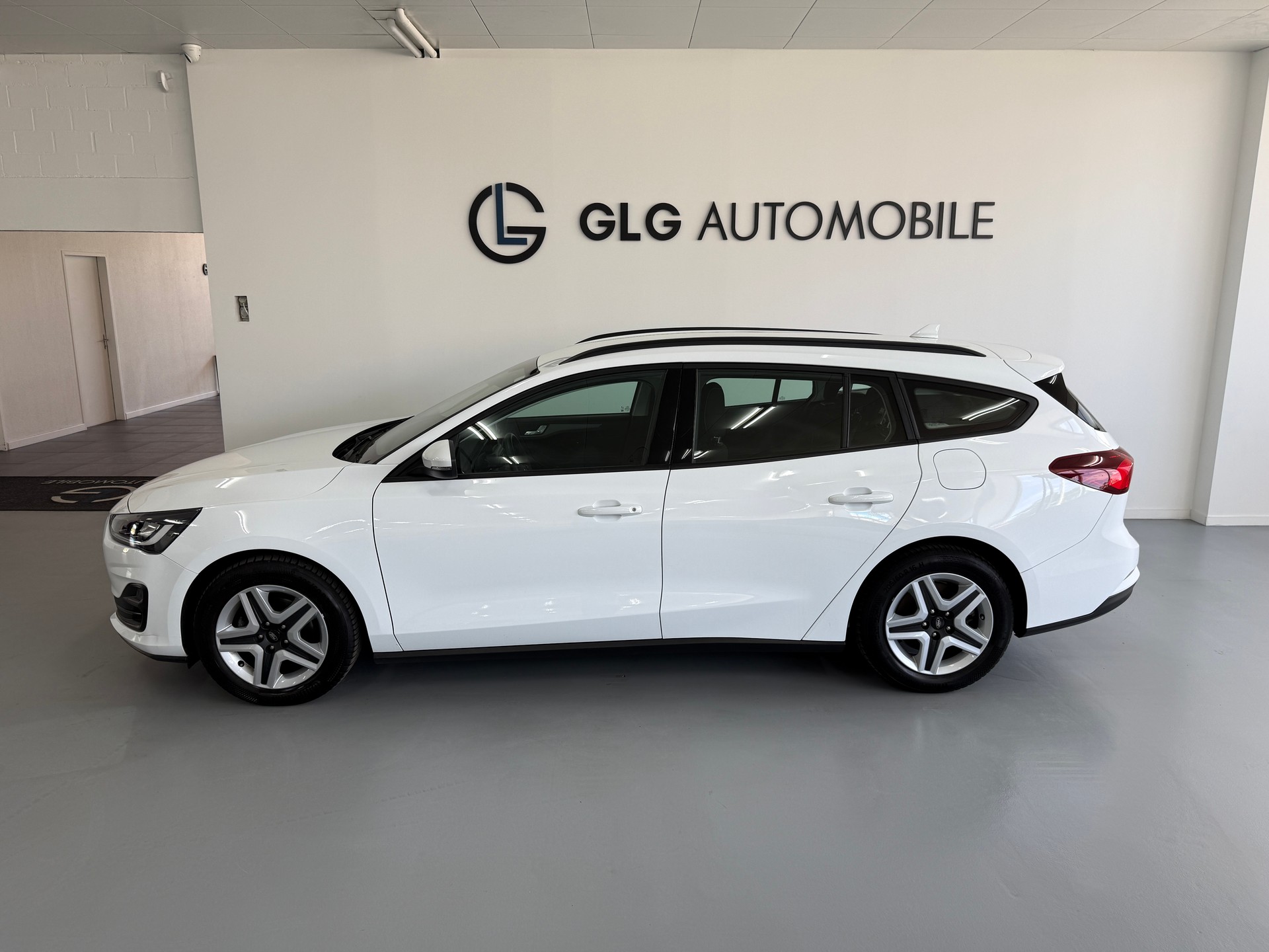 FORD Focus 1.0 MHEV Cool Connect Automat-image-1