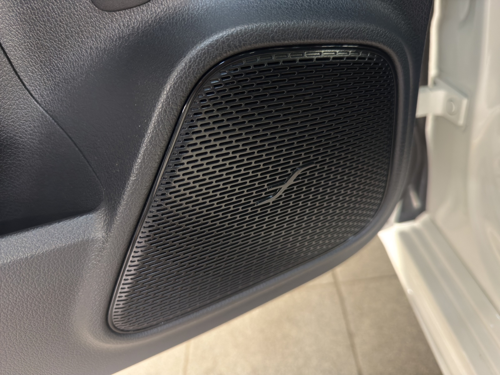 MERCEDES-BENZ B 250 4M - AMG / Rückfahrkamera / Multibeam LED / Panorama-Dach-image-14