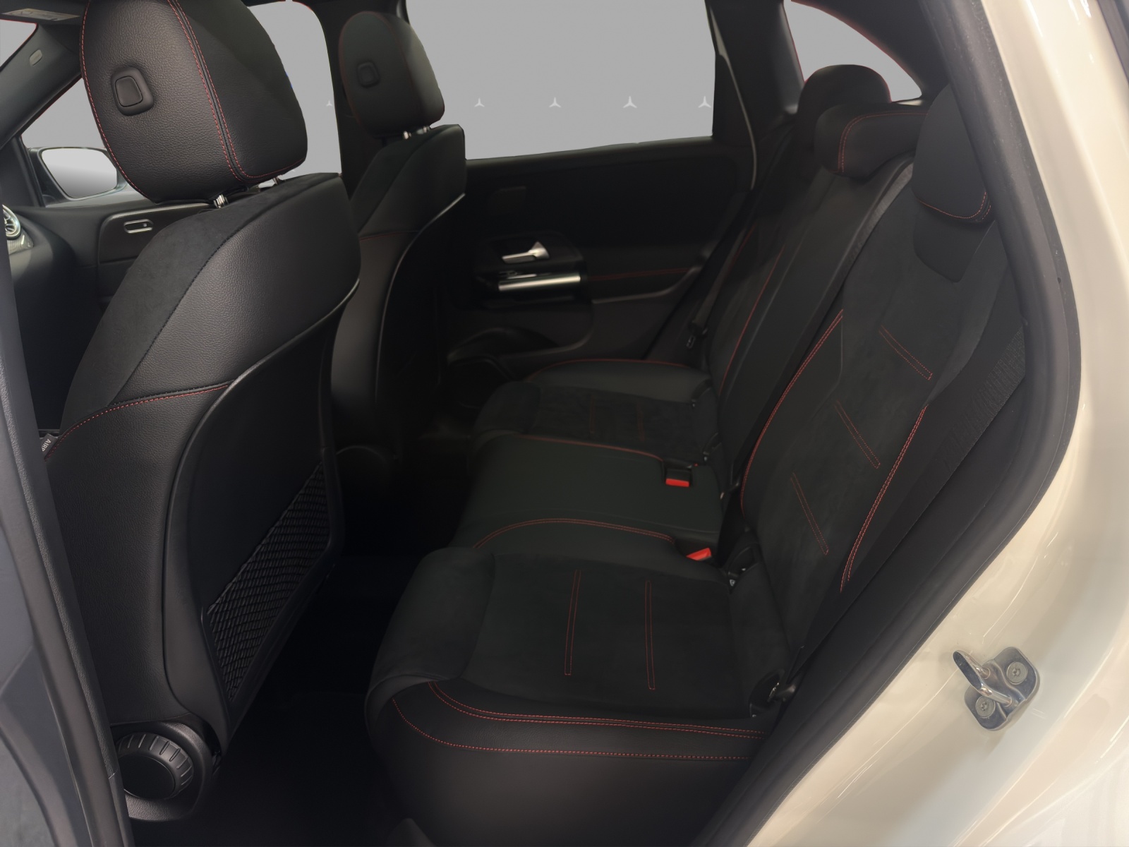 MERCEDES-BENZ B 250 4M - AMG / Rückfahrkamera / Multibeam LED / Panorama-Dach-image-13