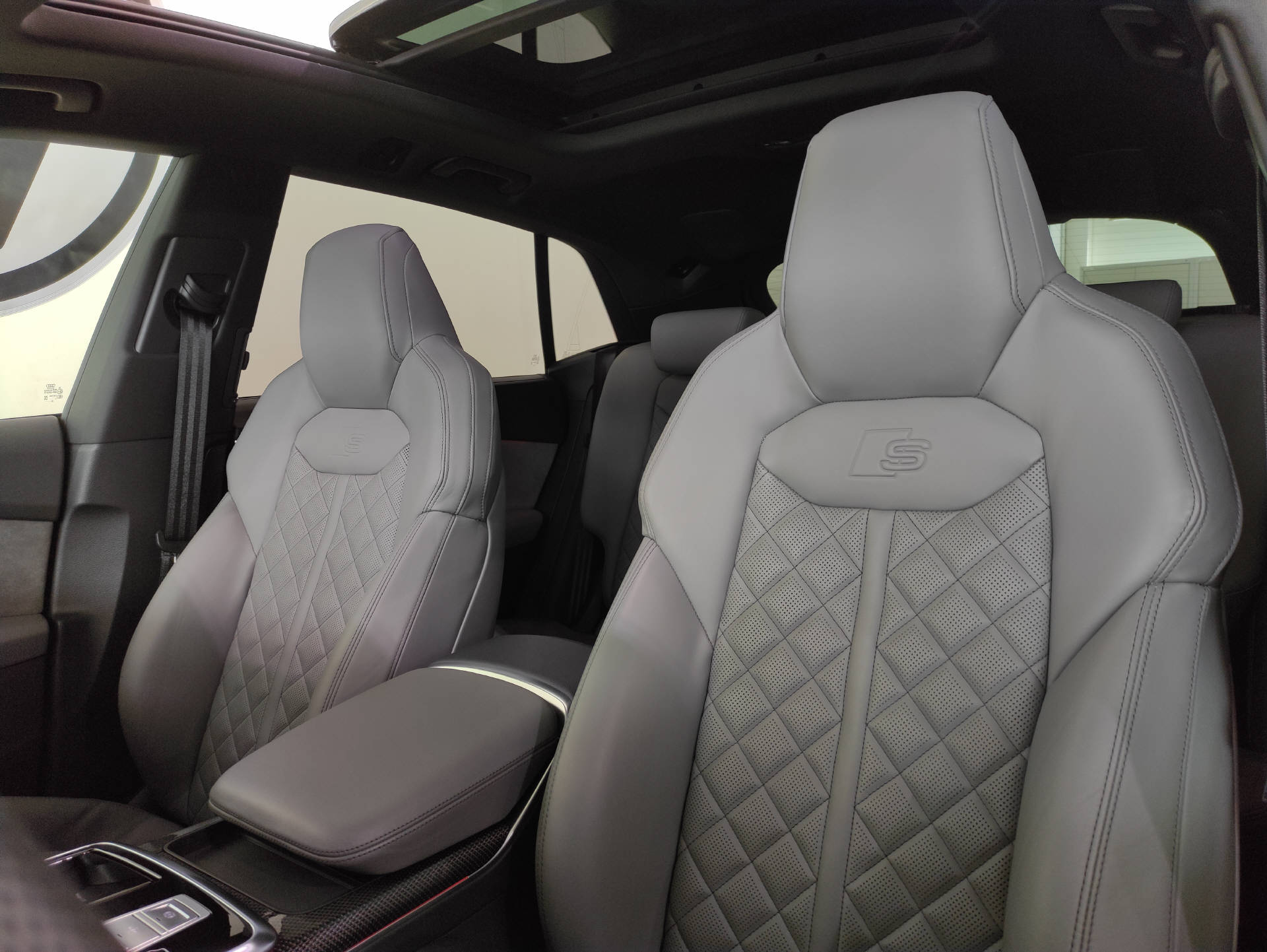 AUDI SQ8 4.0 V8 TFSI quattro T-Tronic-image-5