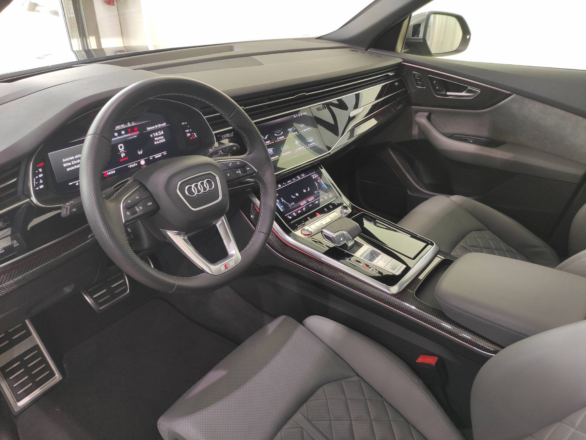AUDI SQ8 4.0 V8 TFSI quattro T-Tronic-image-3