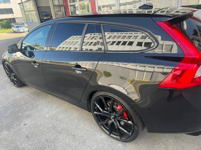 VOLVO V60 T6 AWD R-Design Geartronic-image-2