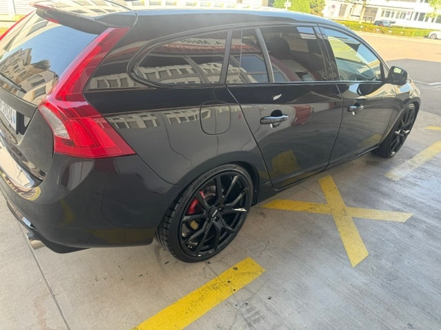 VOLVO V60 T6 AWD R-Design Geartronic-image-4