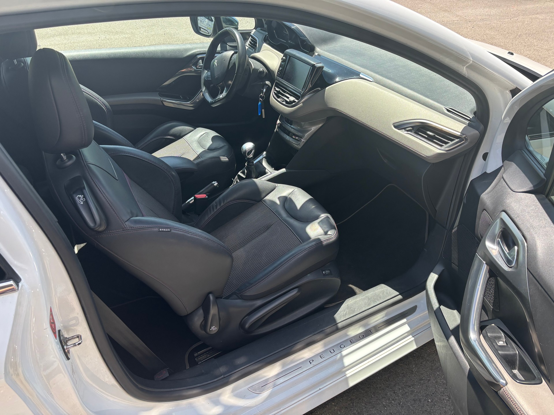 PEUGEOT 208 1.6 Turbo XY-image-5