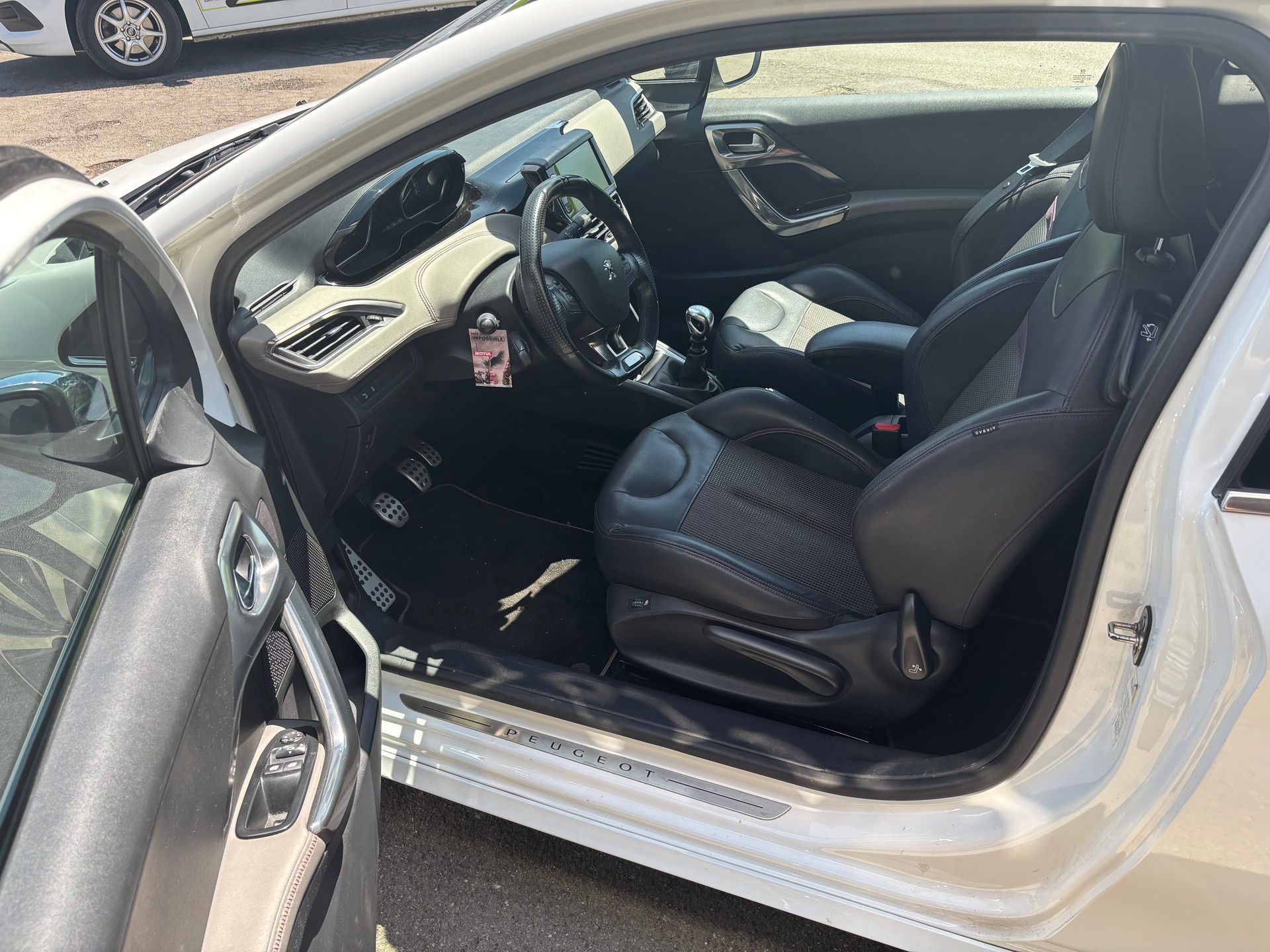 PEUGEOT 208 1.6 Turbo XY-image-4