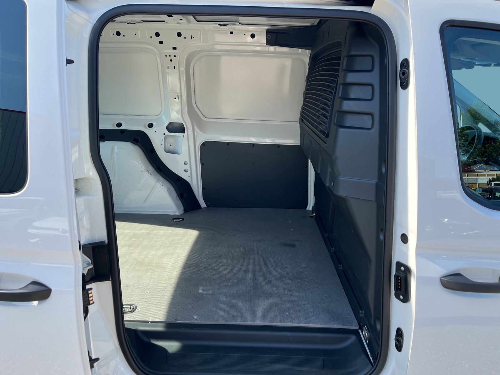 VW Caddy Cargo 2.0TDI Maxi 4Motion-image-11