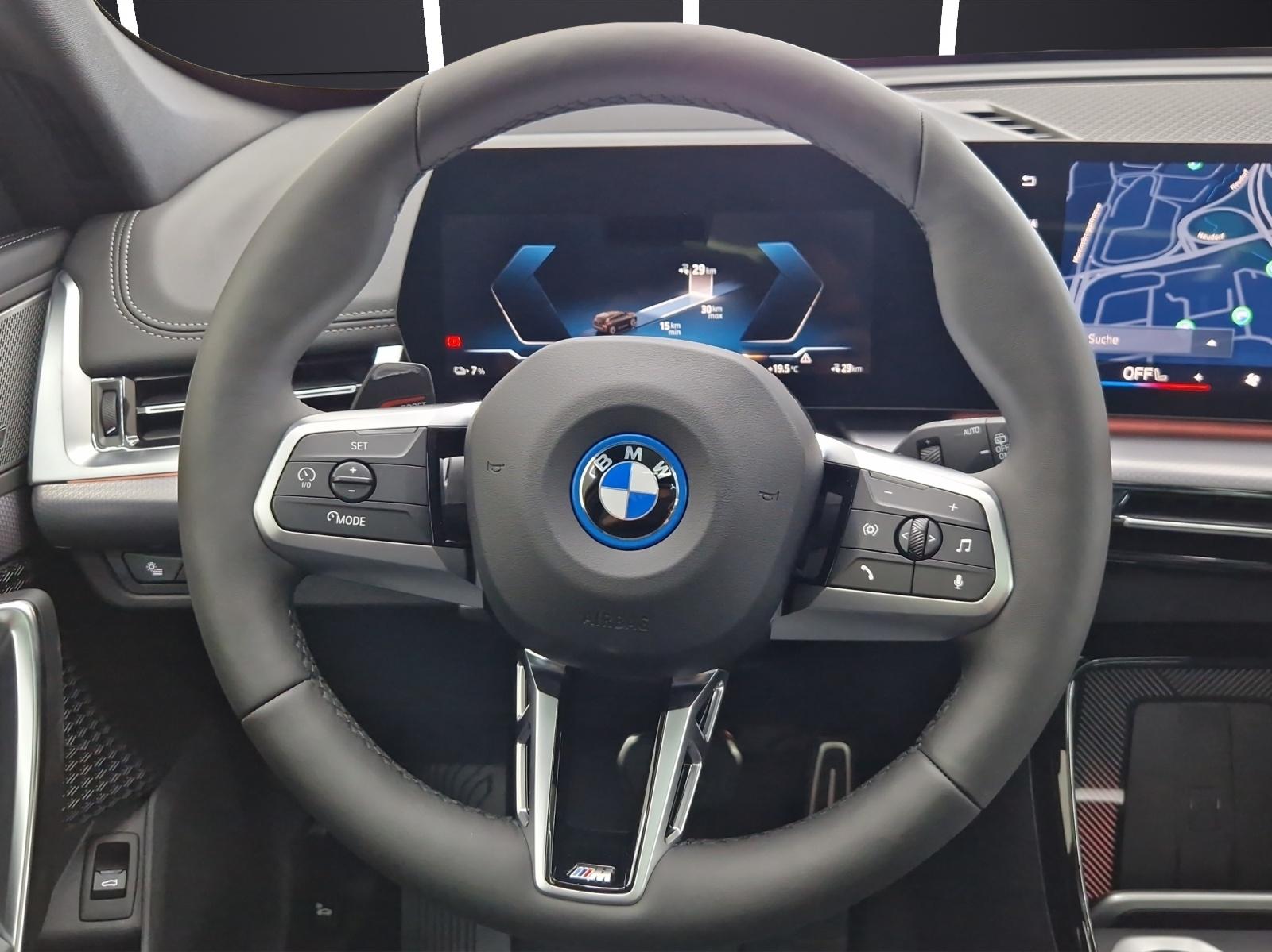 BMW iX1 30 xDrive-image-18